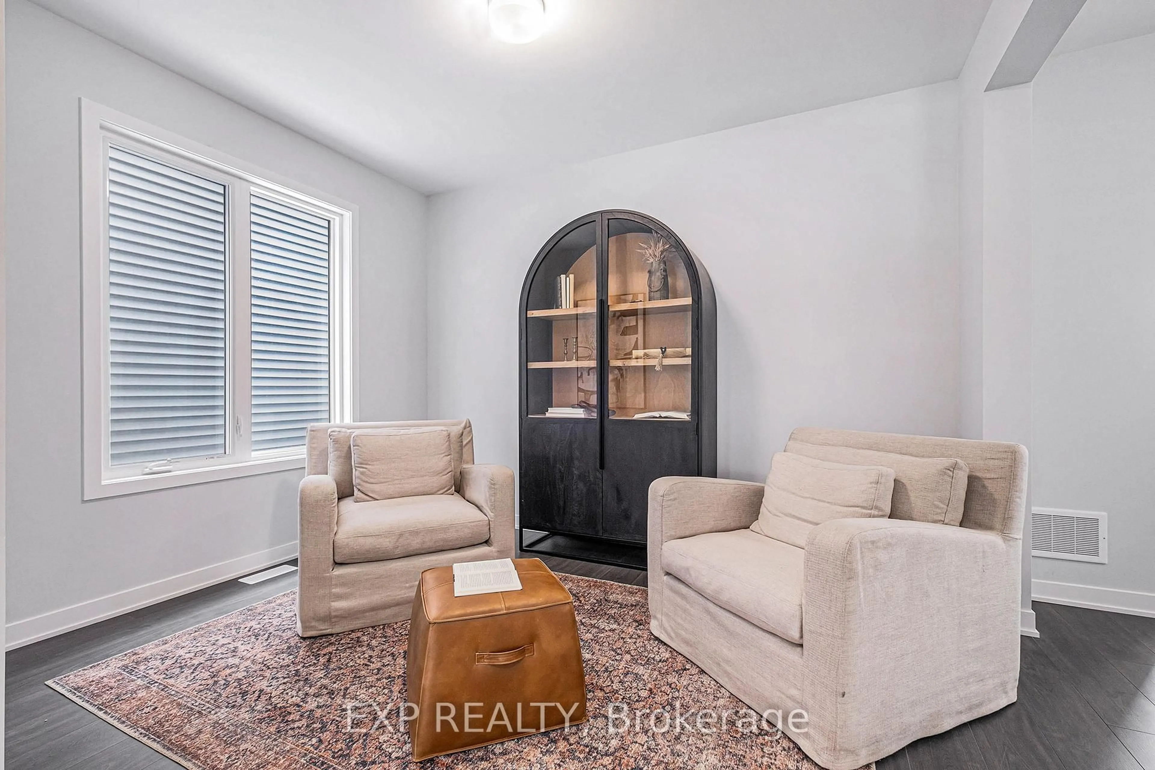 Living room with furniture, unknown for 2041 Checkerspot Ave, Richmond Ontario K0A 2Z0