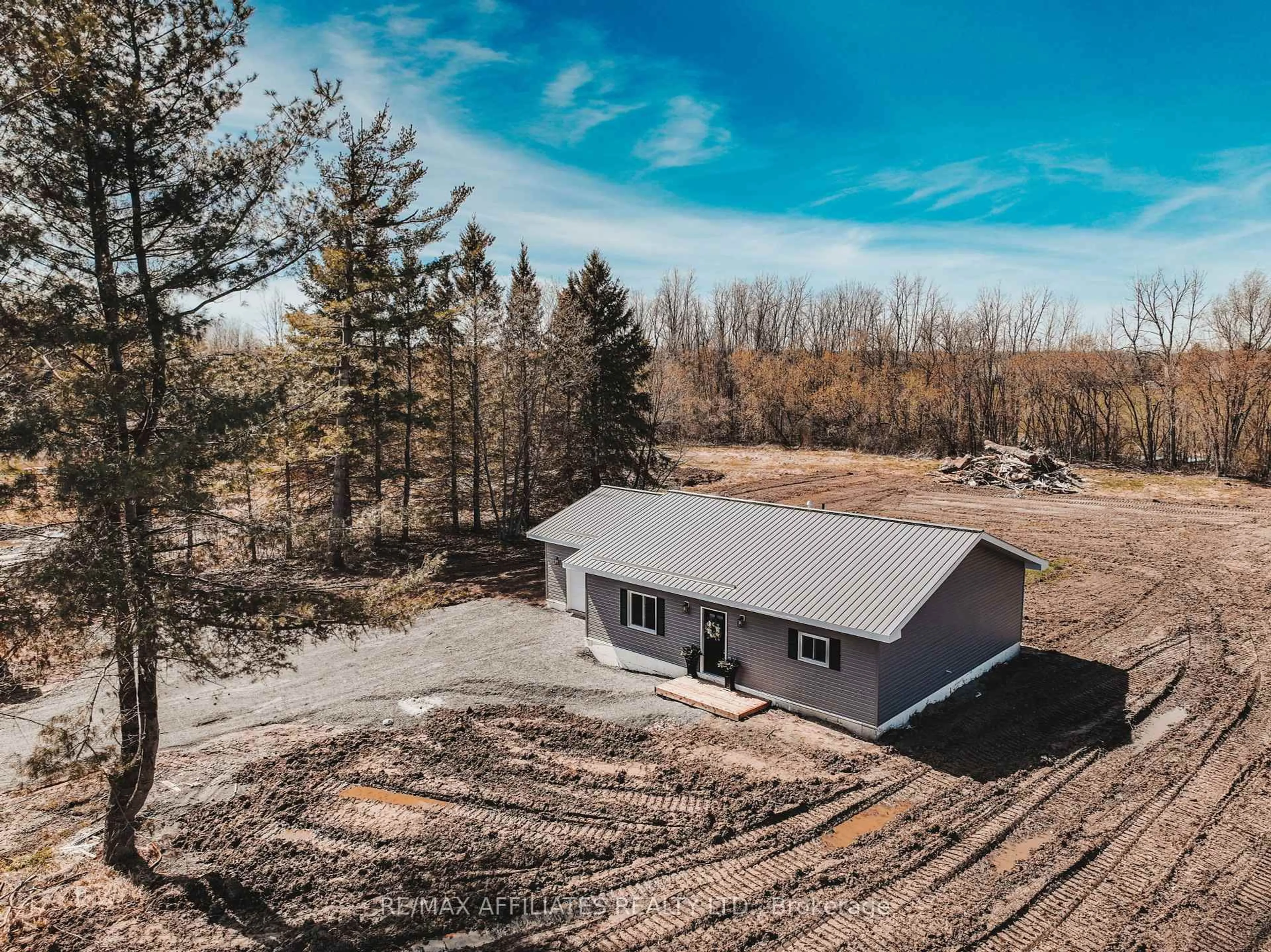 A pic from outside/outdoor area/front of a property/back of a property/a pic from drone, unknown for 10379 Hanesville Rd, South Dundas Ontario K0E 1C0