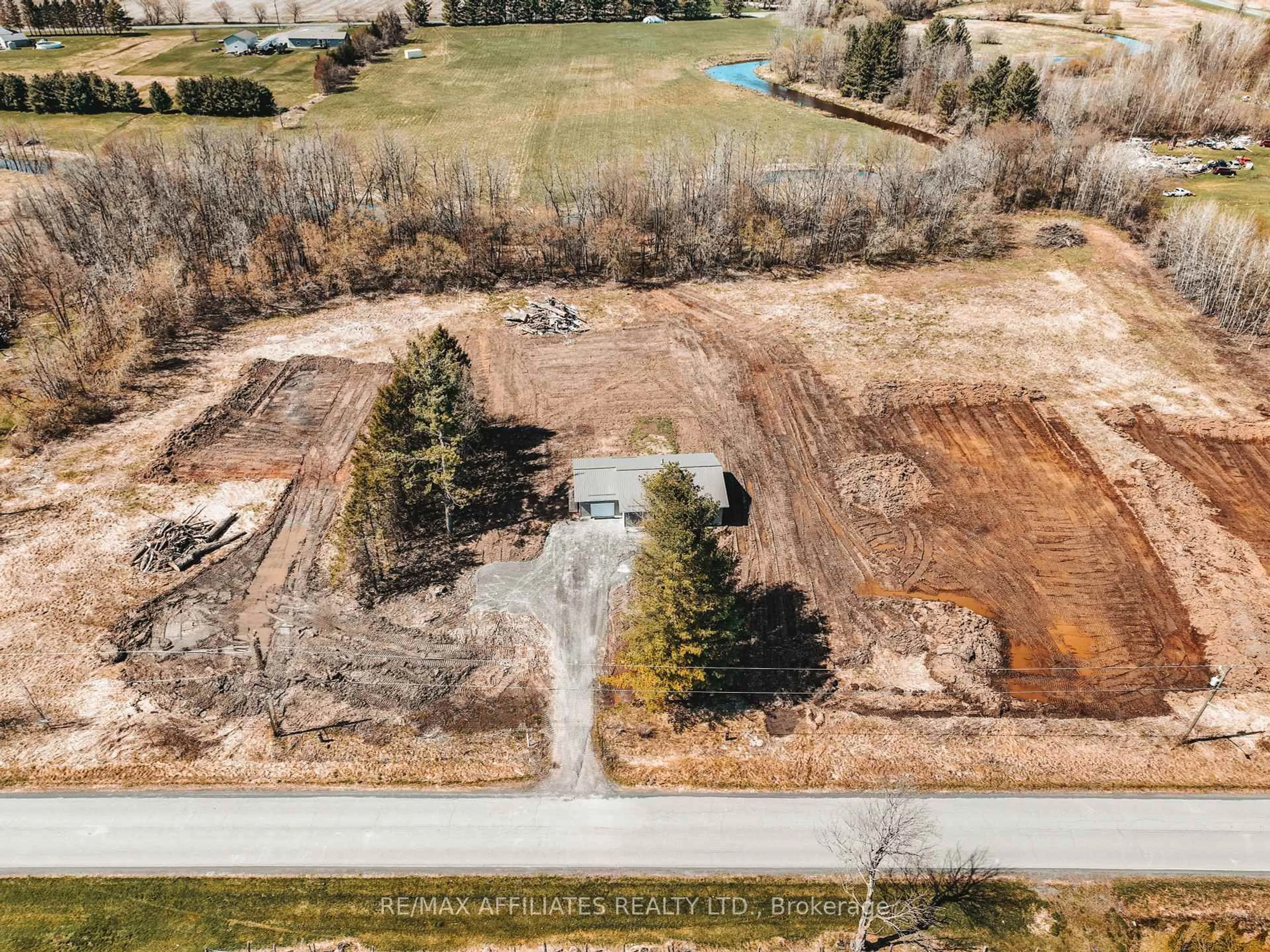 A pic from outside/outdoor area/front of a property/back of a property/a pic from drone, unknown for 10379 Hanesville Rd, South Dundas Ontario K0E 1C0