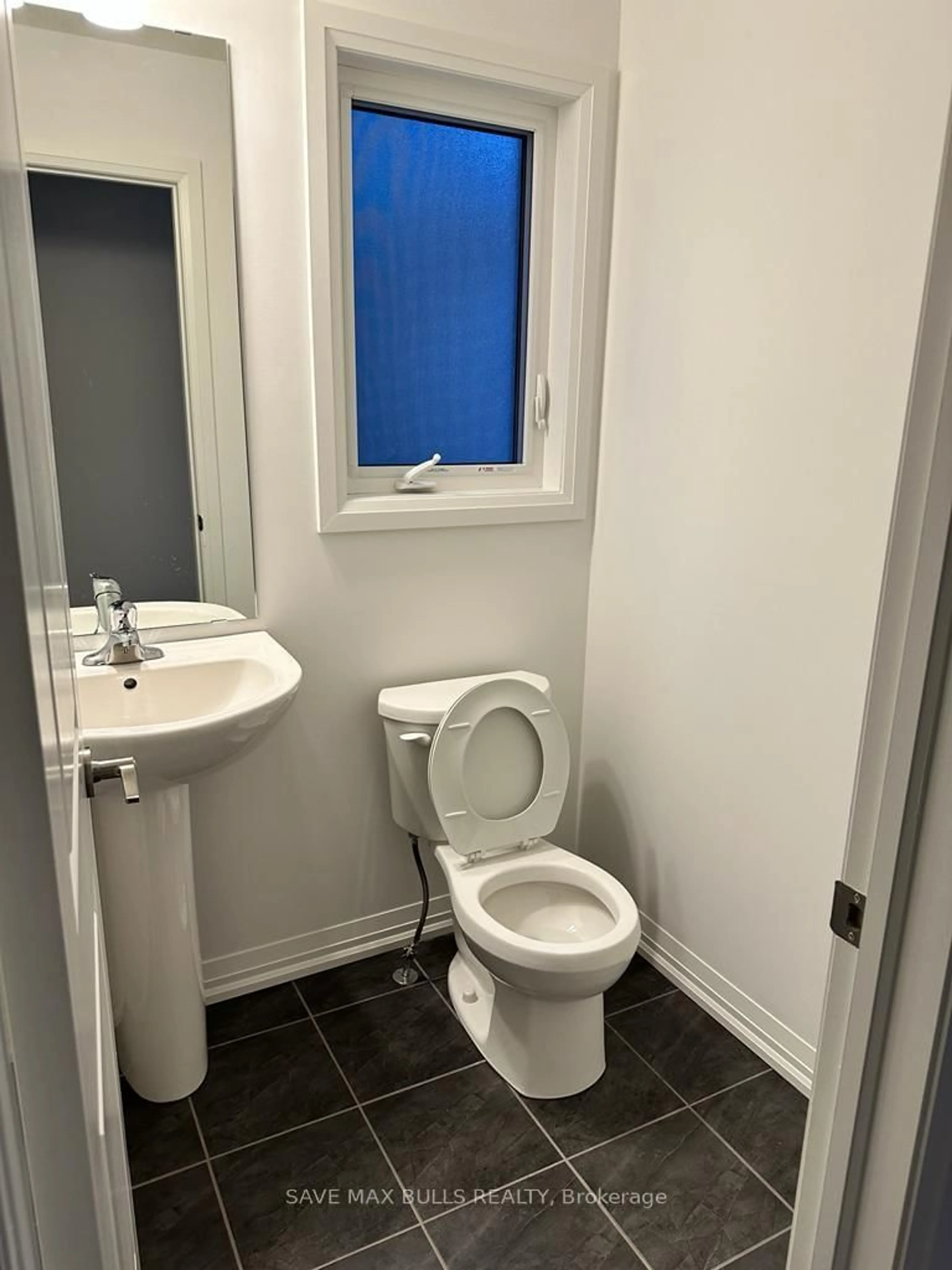 Standard bathroom, floor is not visible for 156 Bur Oak Dr, Thorold Ontario L6V 0L7