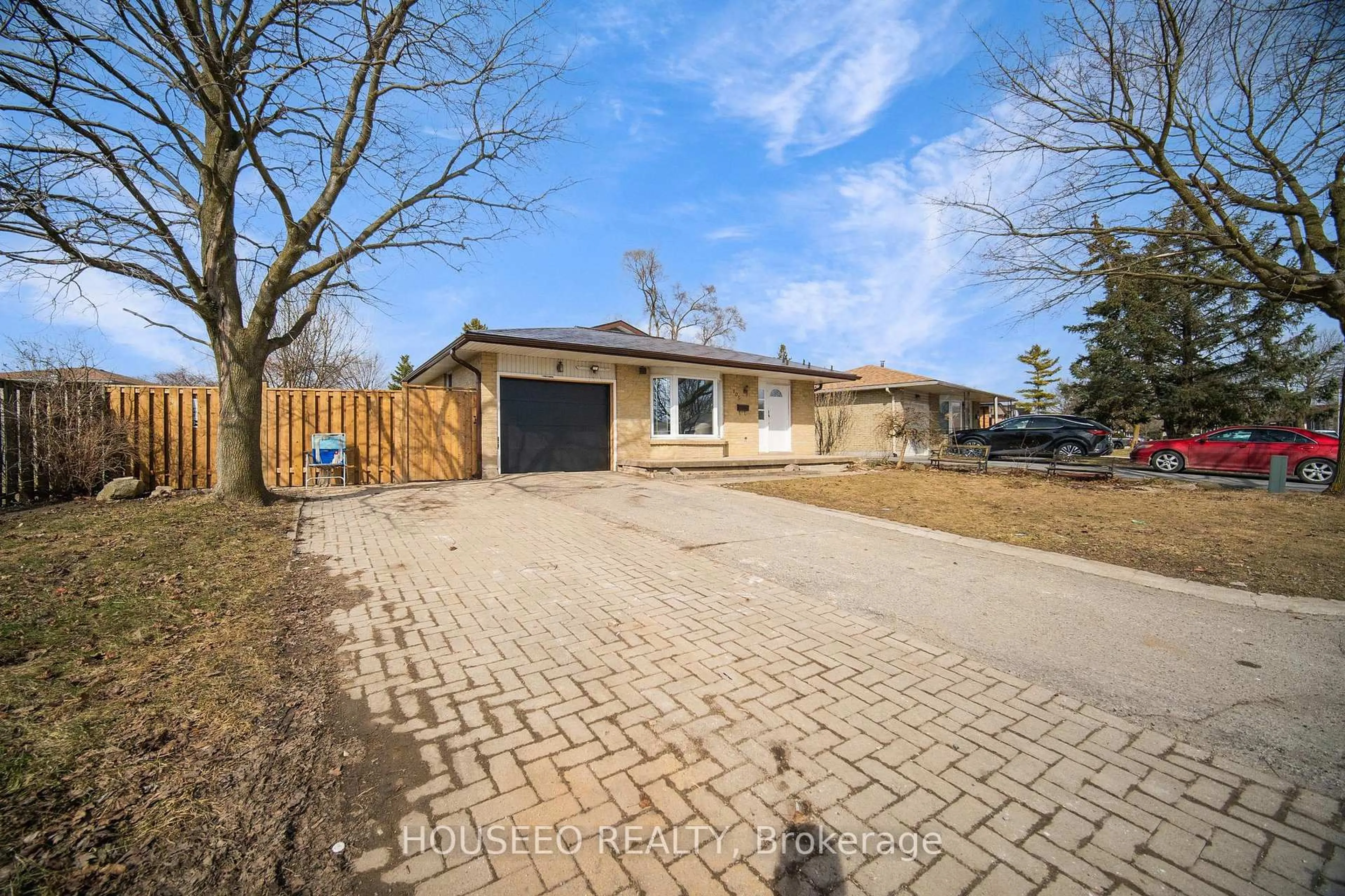 A pic from outside/outdoor area/front of a property/back of a property/a pic from drone, street for 105 FENNELL Cres, London South Ontario N6E 2E2
