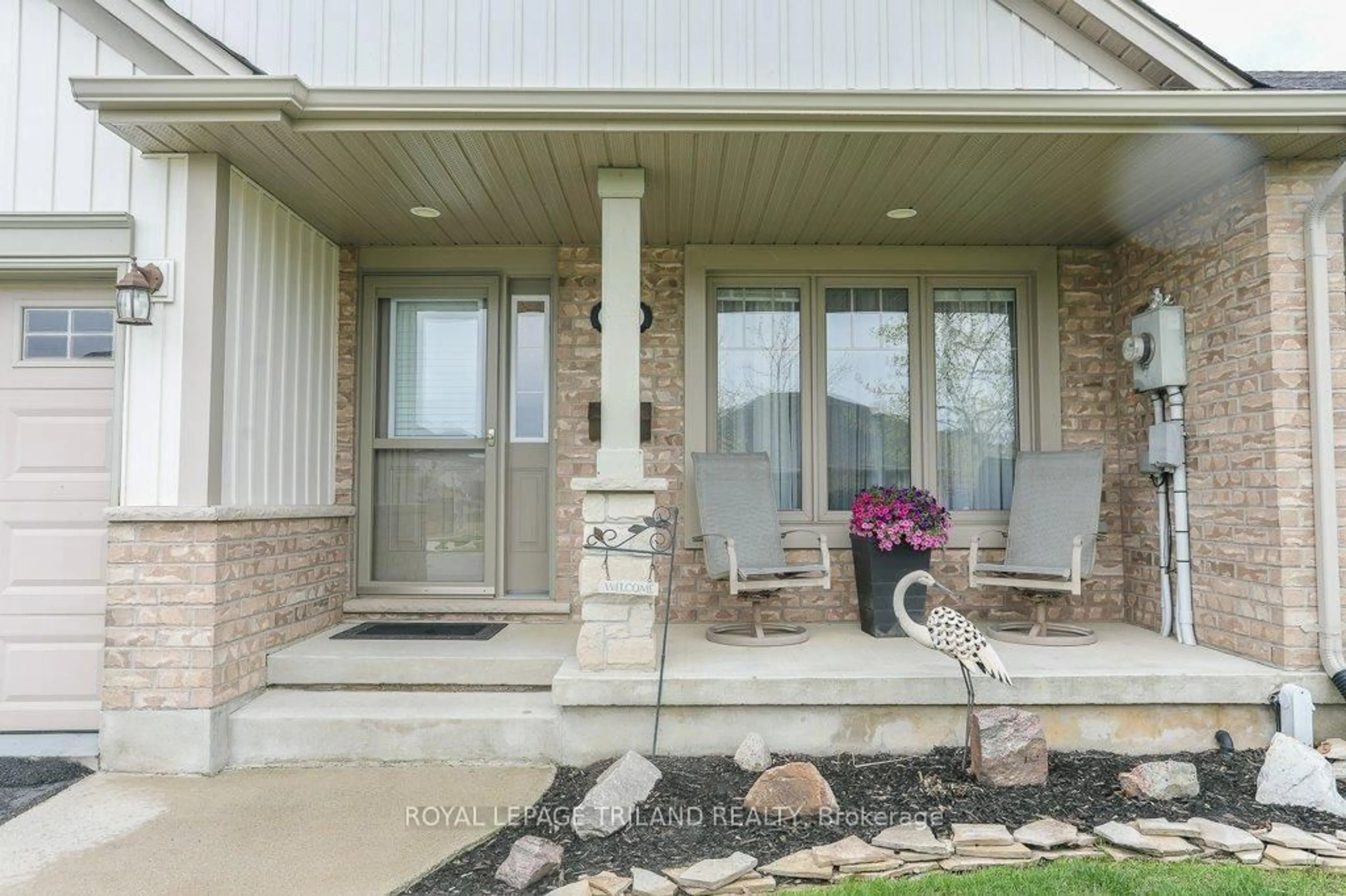 Indoor entryway for 40 Pear Tree Ave, St. Thomas Ontario N5R 1L2