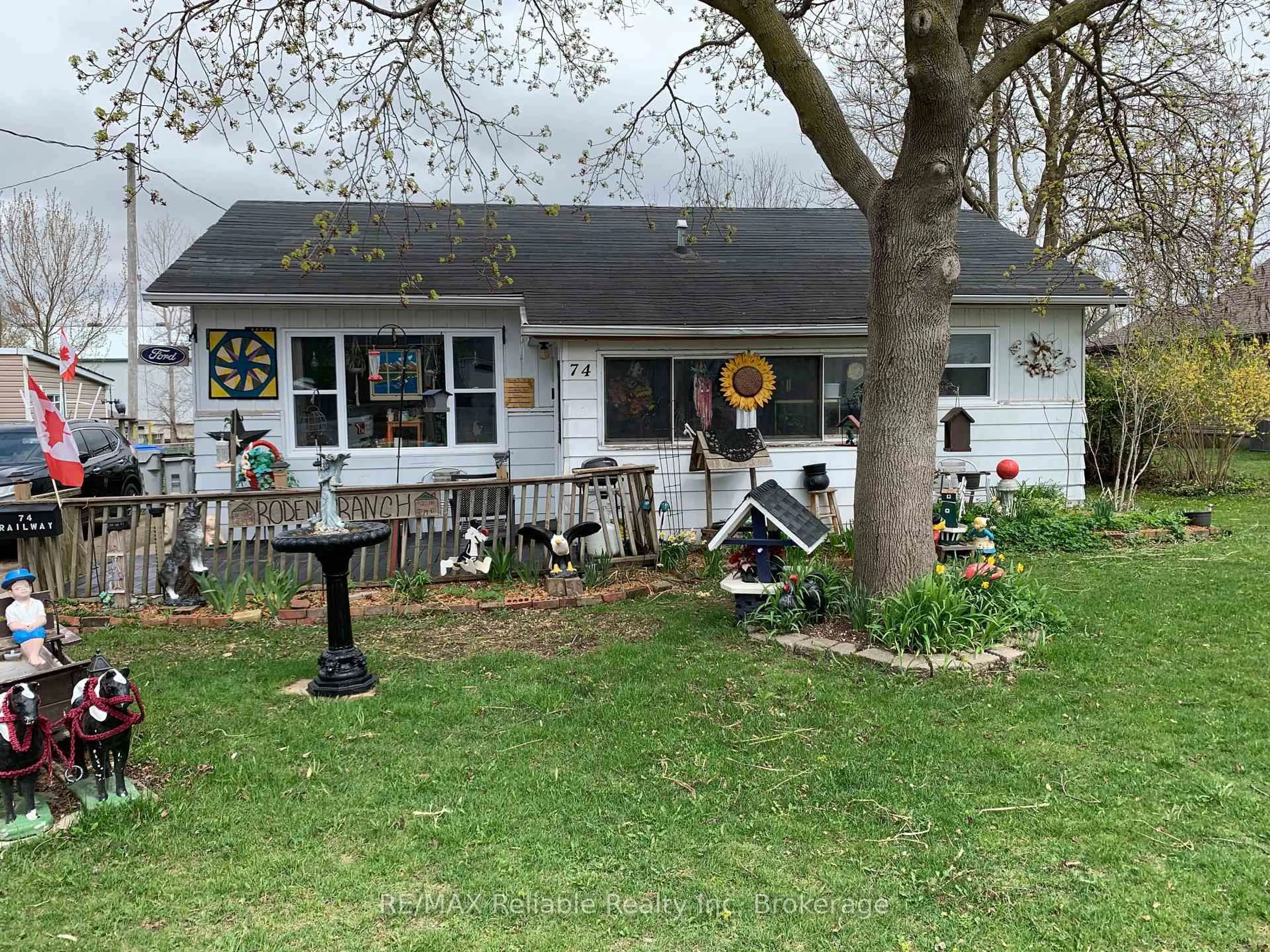 A pic from outside/outdoor area/front of a property/back of a property/a pic from drone, street for 74 Railway St, Huron East Ontario N0K 1W0