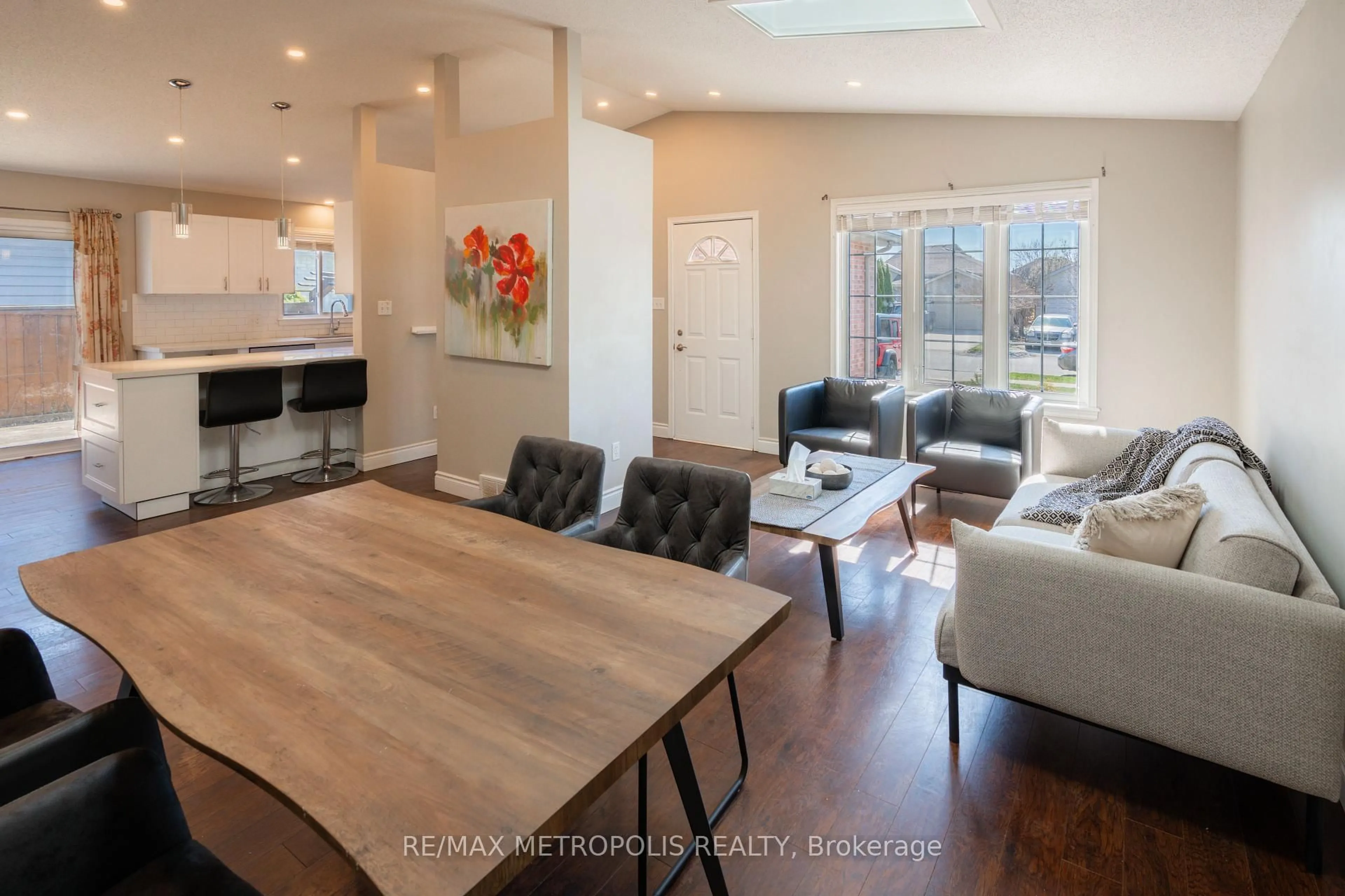 Unknown for 574 Talltree Cres, London East Ontario N5V 5E4