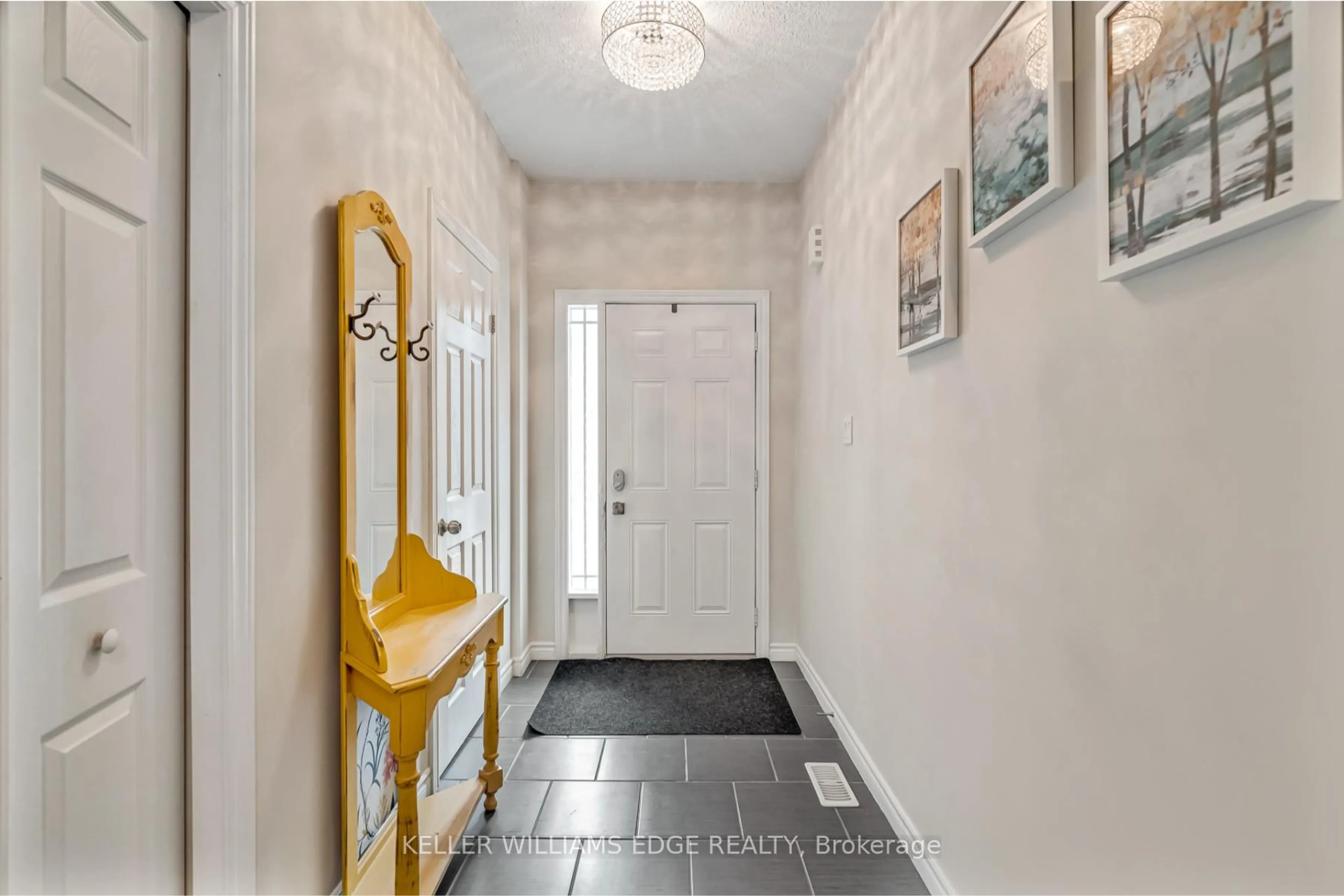 Indoor entryway for 9 Hampton Brook Way #14, Hamilton Ontario L0R 1W0