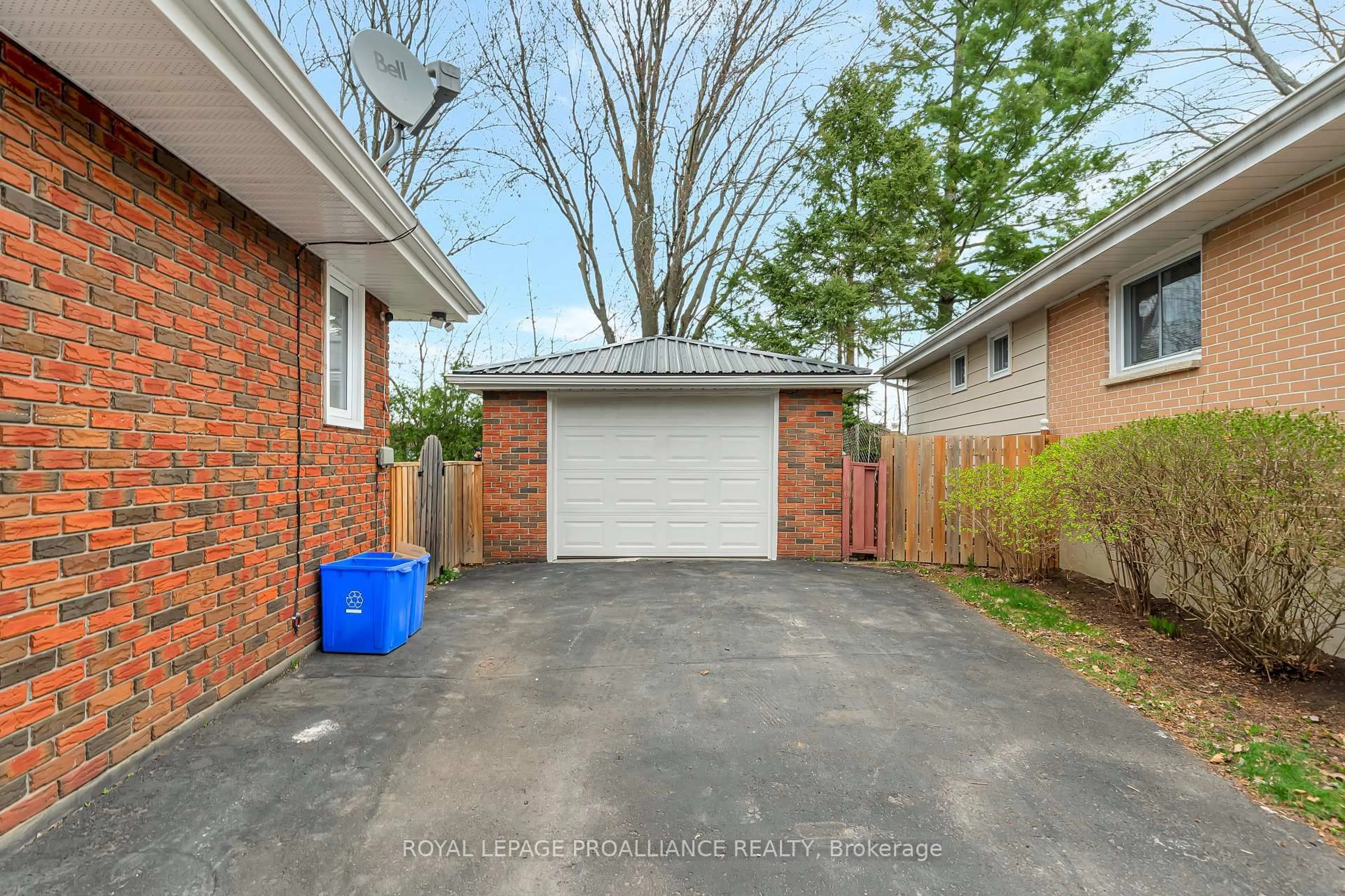 Unknown for 37 Applewood Dr, Belleville Ontario K8P 4E3