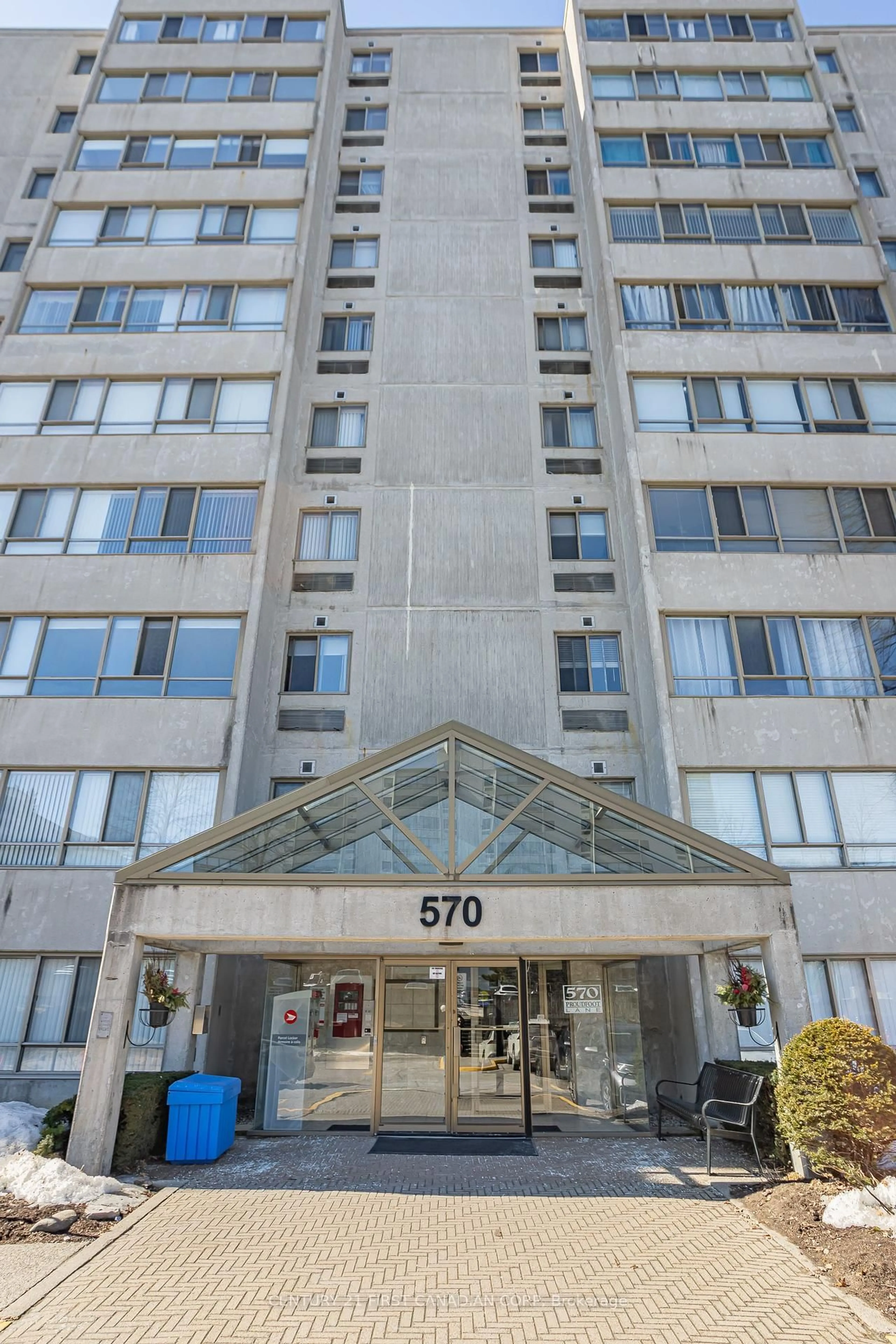 Indoor foyer for 570 Proudfoot Lane #606, London North Ontario N6G 4Z1