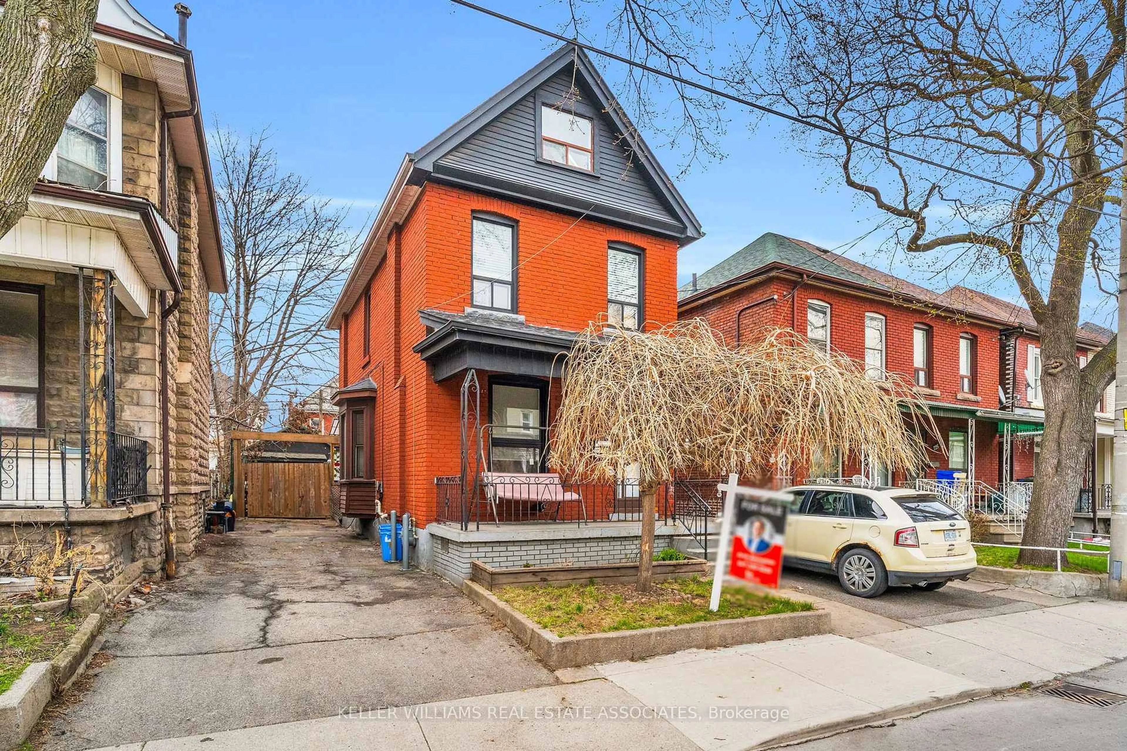 Home with brick exterior material, street for 721 Cannon St, Hamilton Ontario L8L 2H1