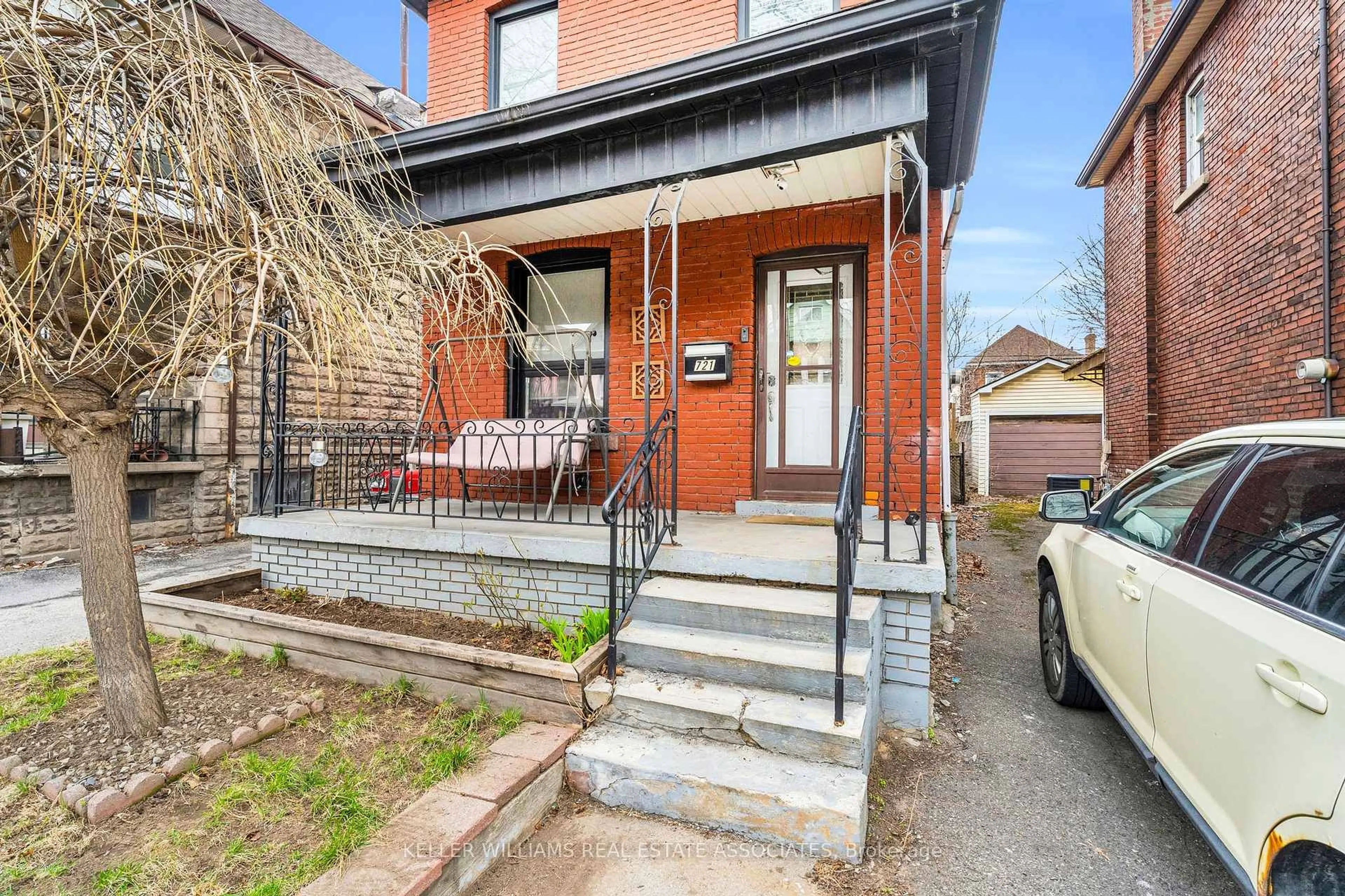 Home with brick exterior material, street for 721 Cannon St, Hamilton Ontario L8L 2H1