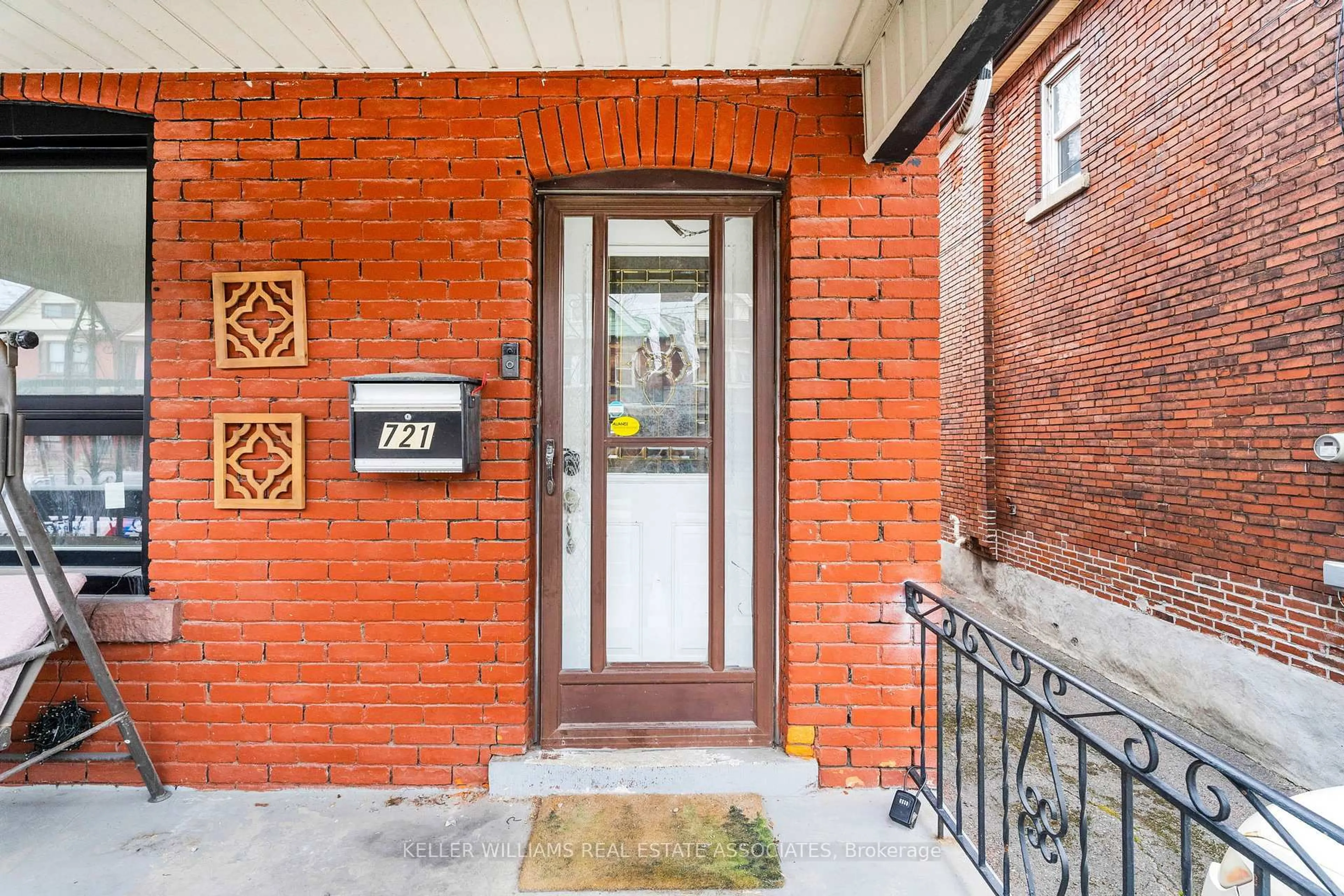 Unknown for 721 Cannon St, Hamilton Ontario L8L 2H1