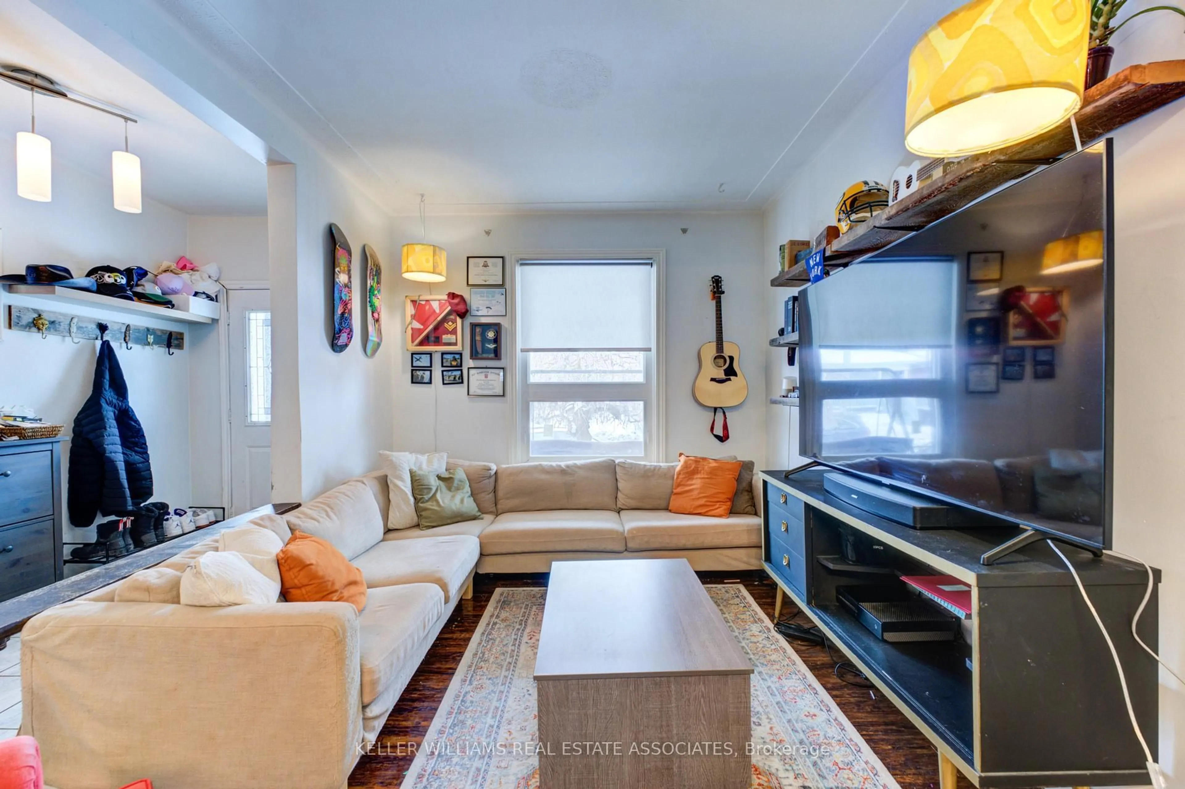 Living room with furniture, unknown for 721 Cannon St, Hamilton Ontario L8L 2H1