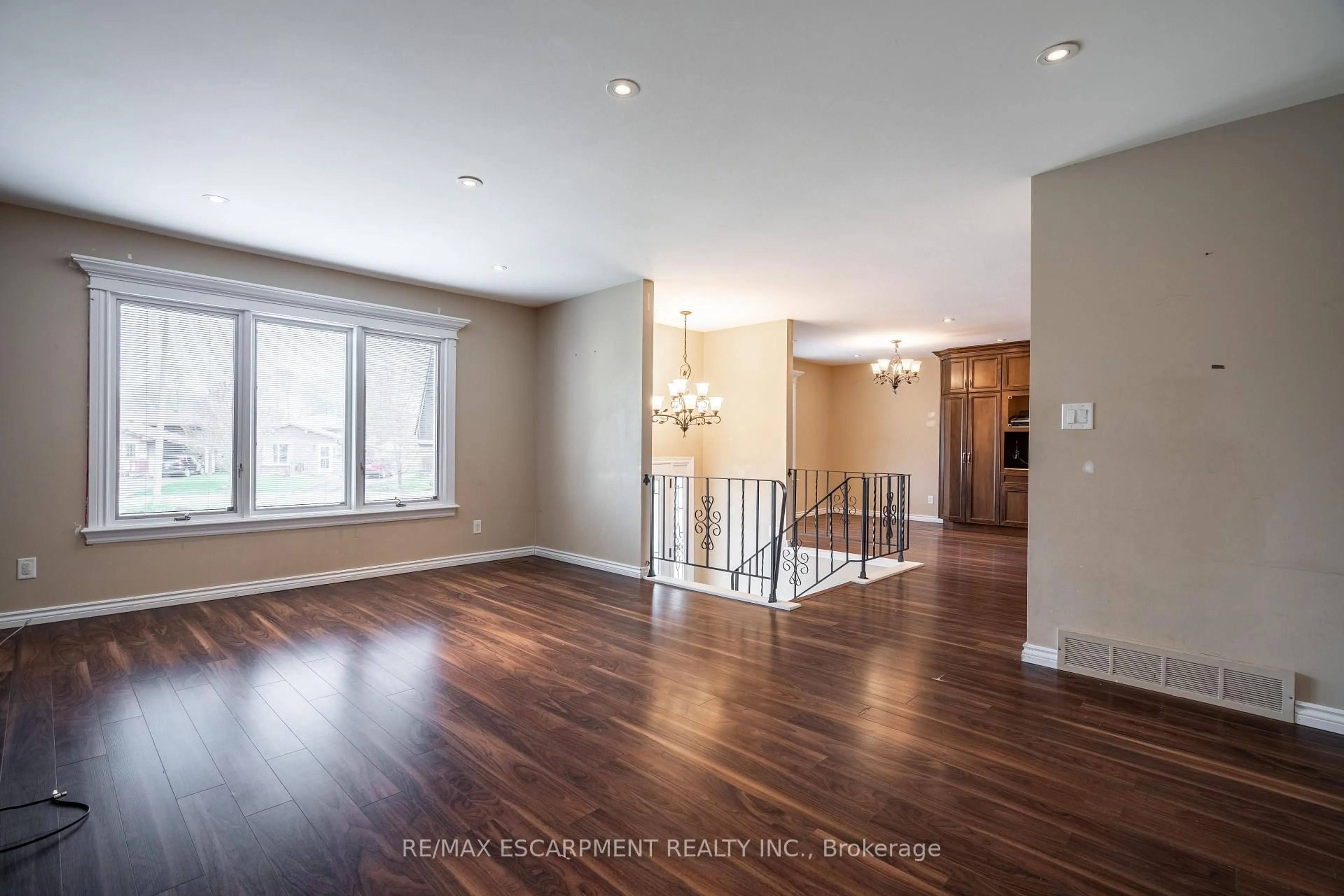 Unknown for 7623 RAINBOW Cres, Niagara Falls Ontario L2G 7K5