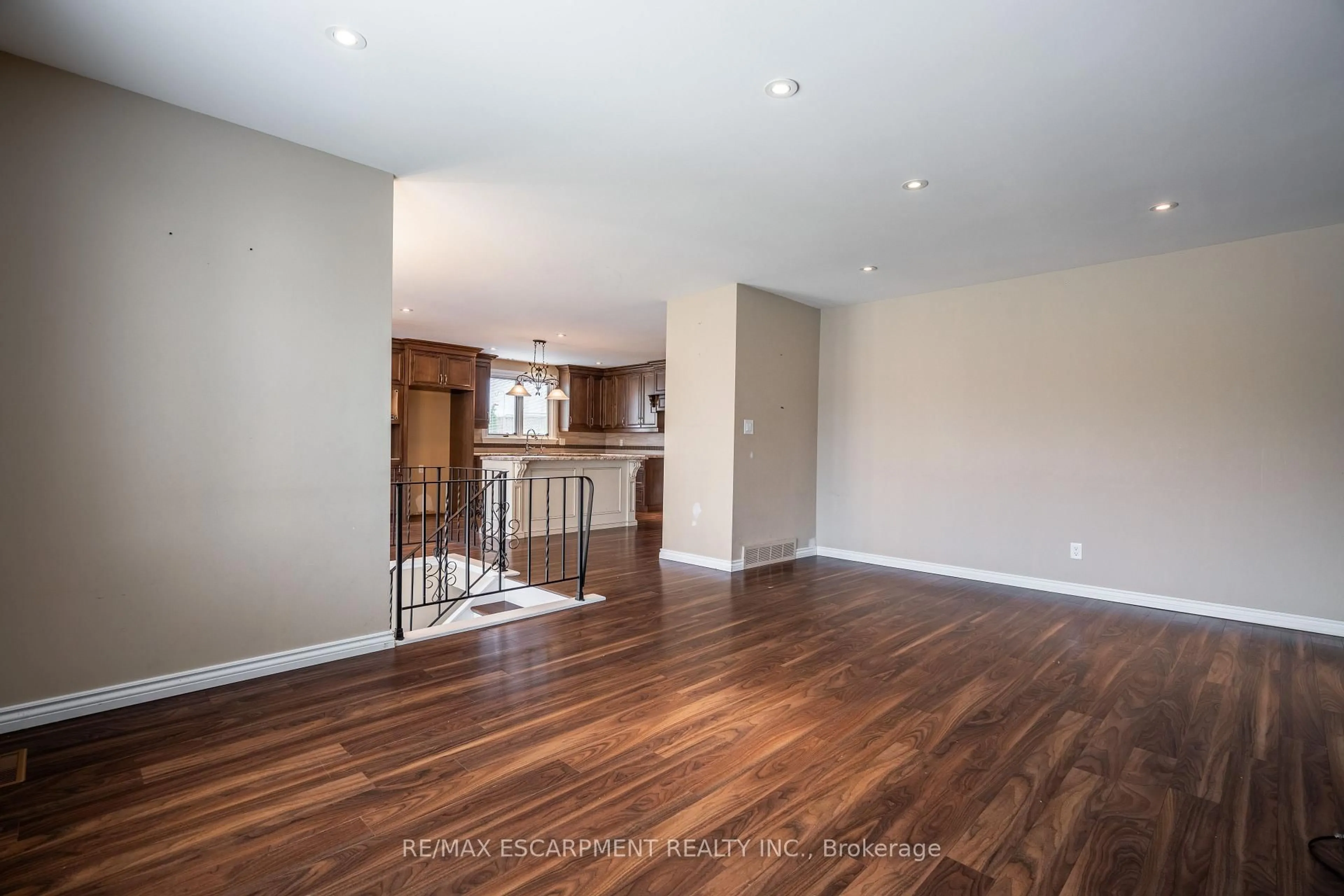 Unknown for 7623 RAINBOW Cres, Niagara Falls Ontario L2G 7K5