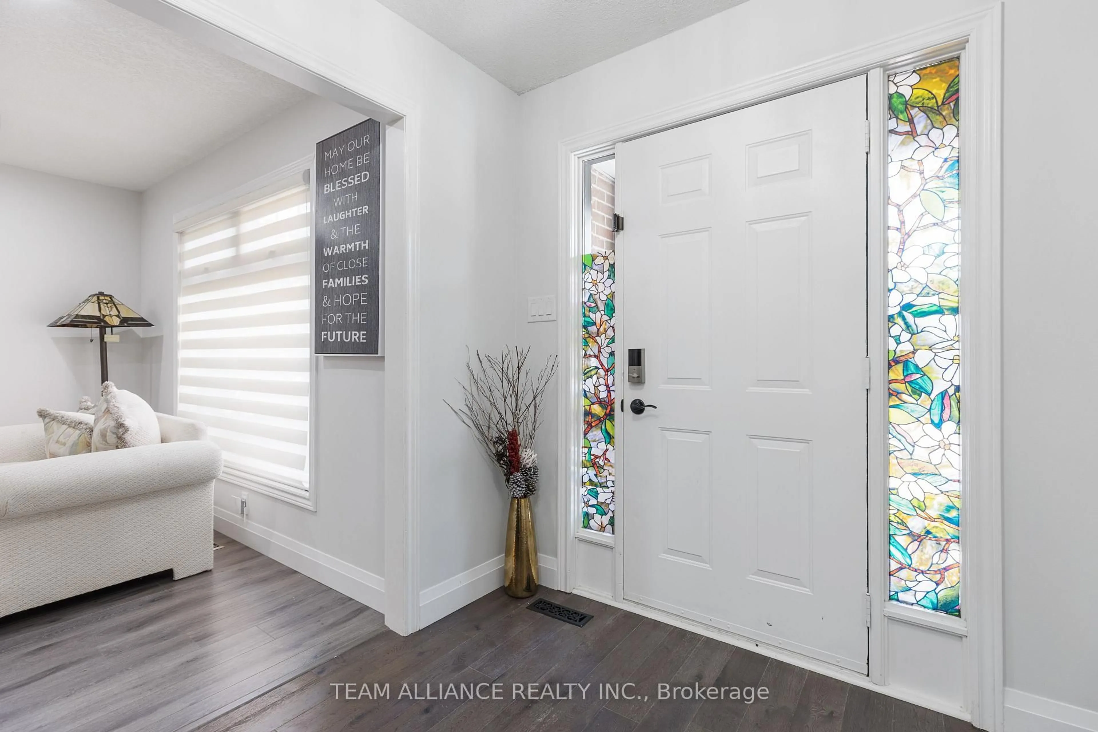 Indoor entryway for 167 SUNNYSIDE Dr, London North Ontario N5X 3P7