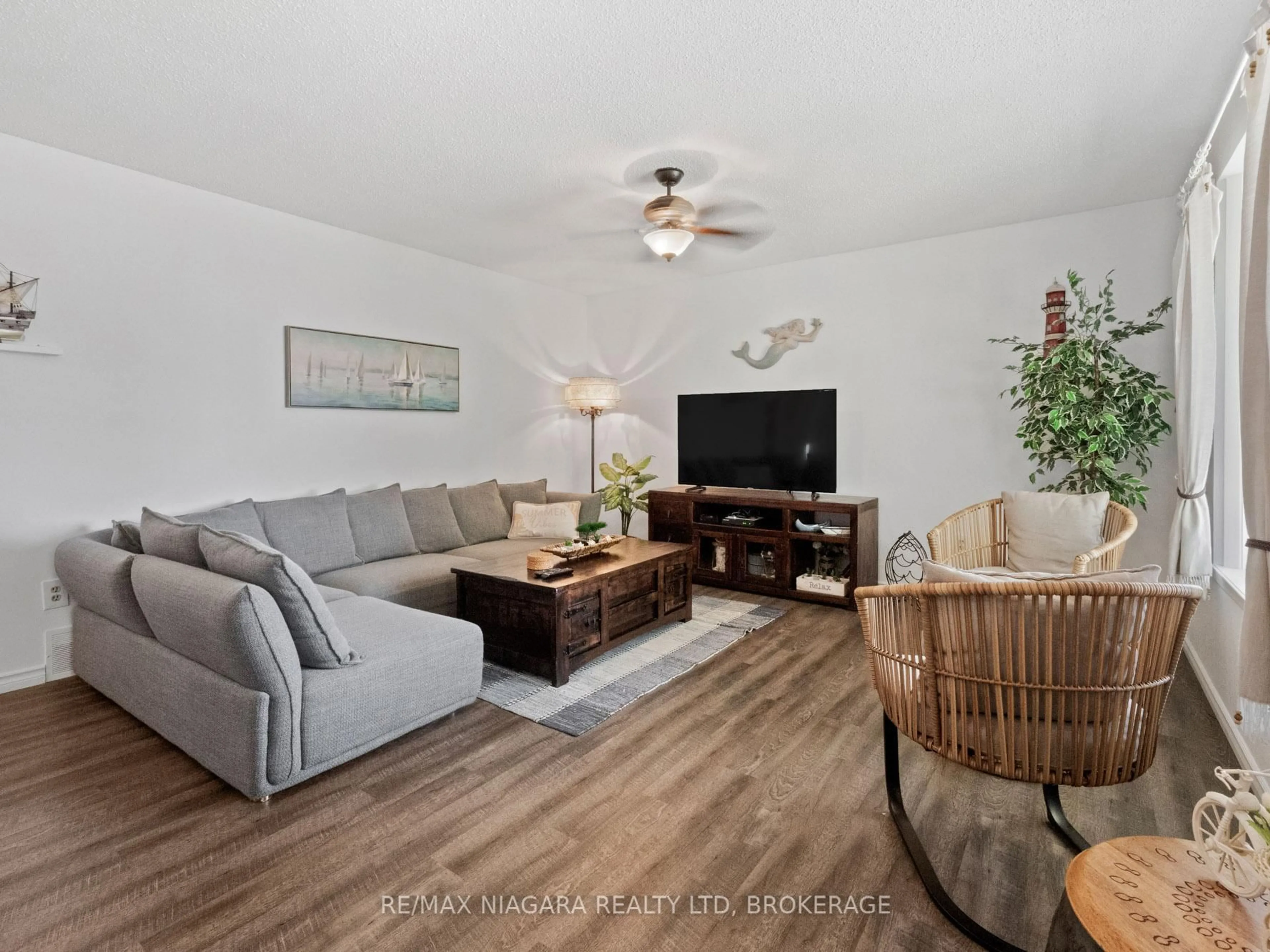 Living room with furniture, wood/laminate floor for 150 Elmwood Ave, Fort Erie Ontario L0S 1B0