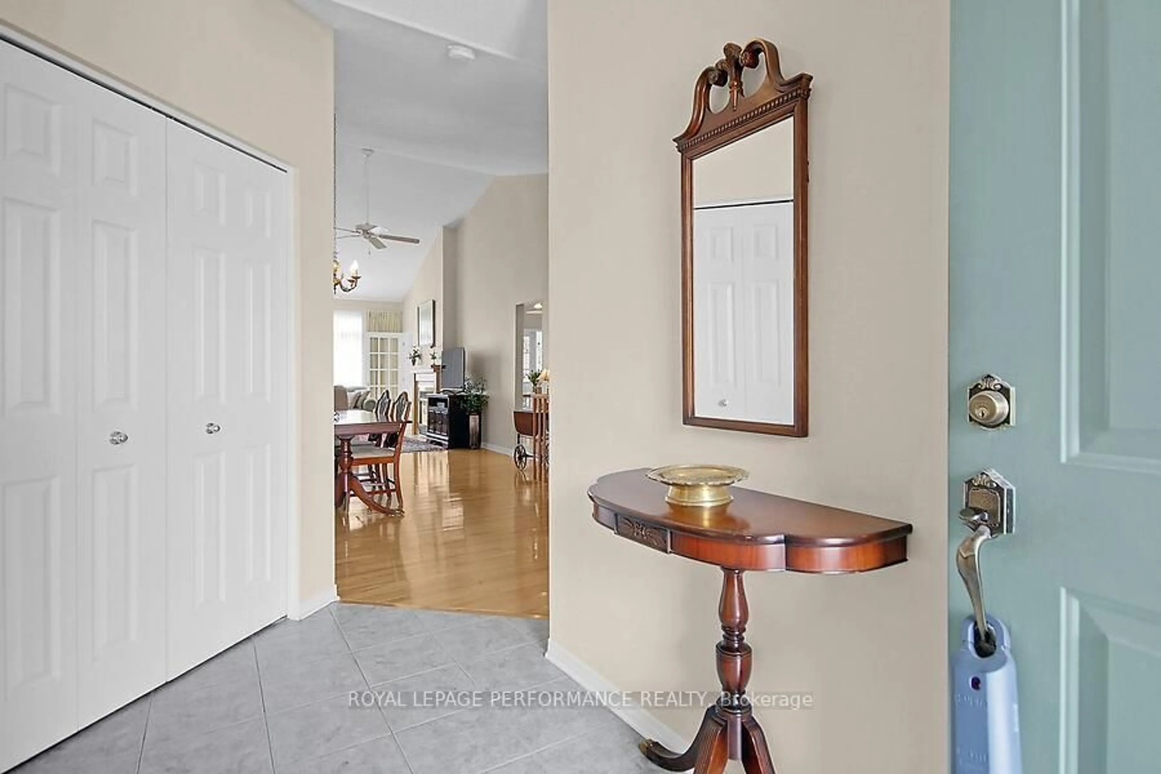 Indoor entryway for 6 Briardale Cres, Ottawa Ontario K2E 1C2