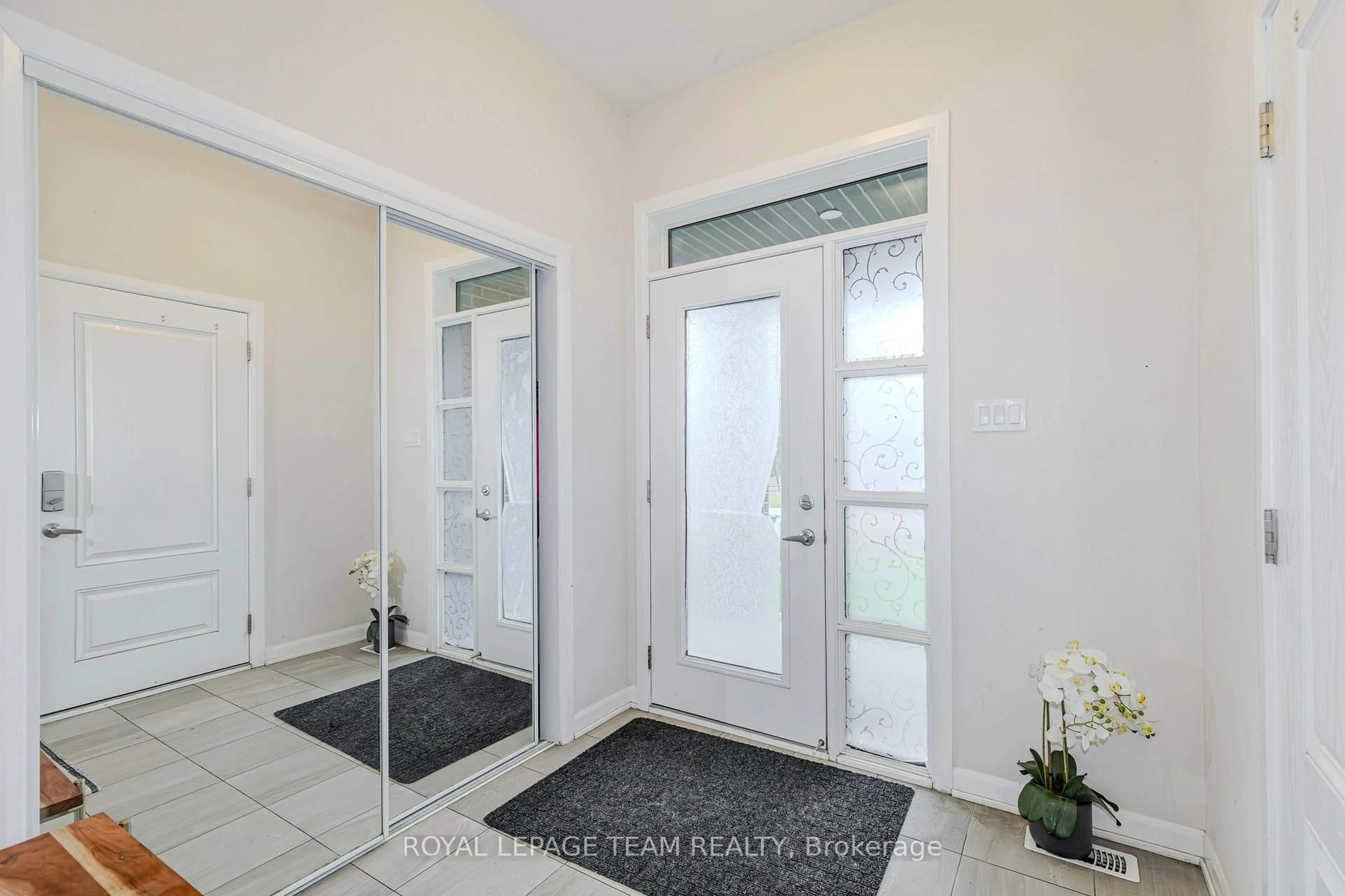 Indoor entryway for 2004 Caltra Cres, Ottawa Ontario K2J 6V4