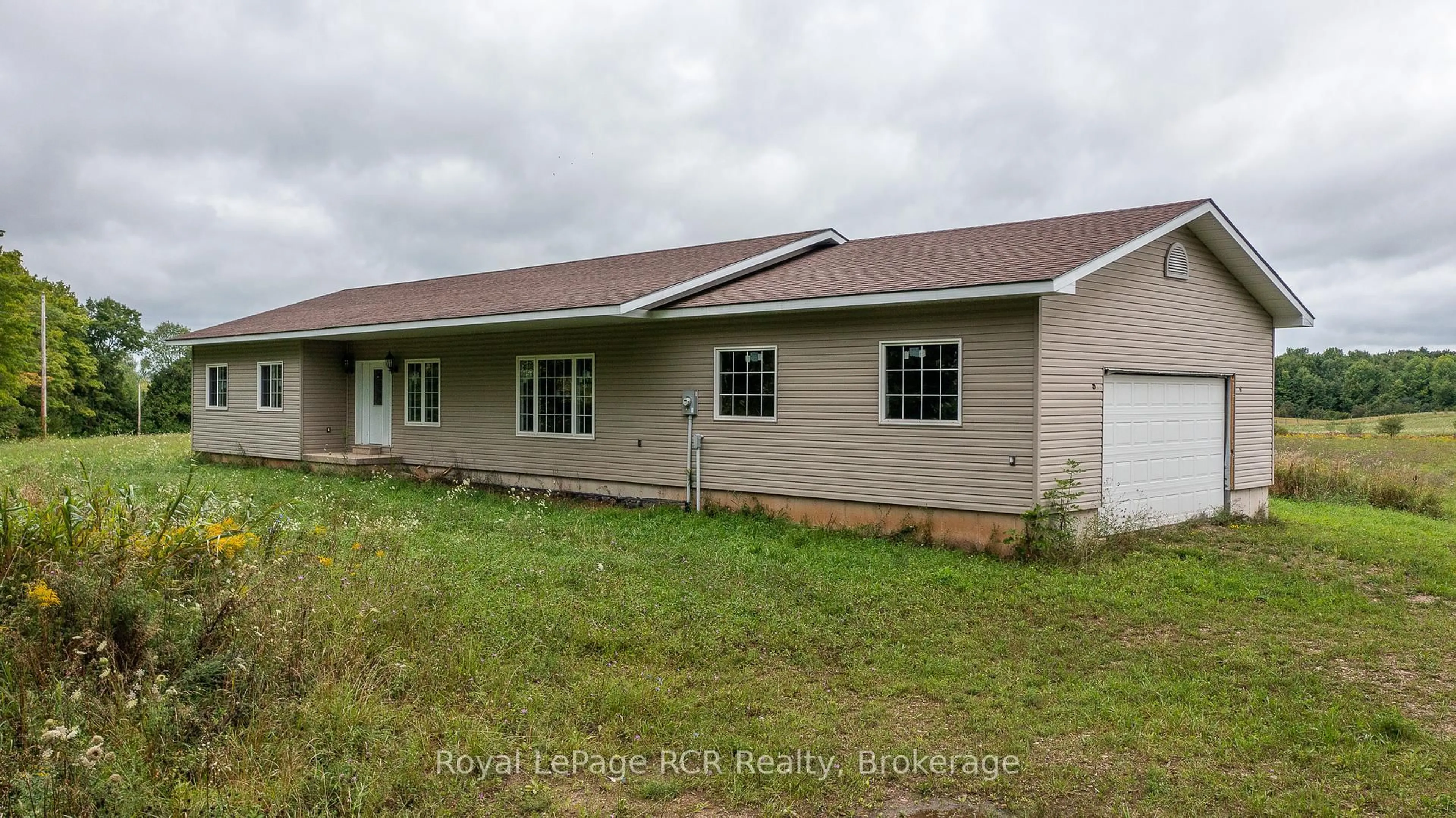 Home with vinyl exterior material, building for 797139 East Back Line, Chatsworth Ontario N0H 1R0