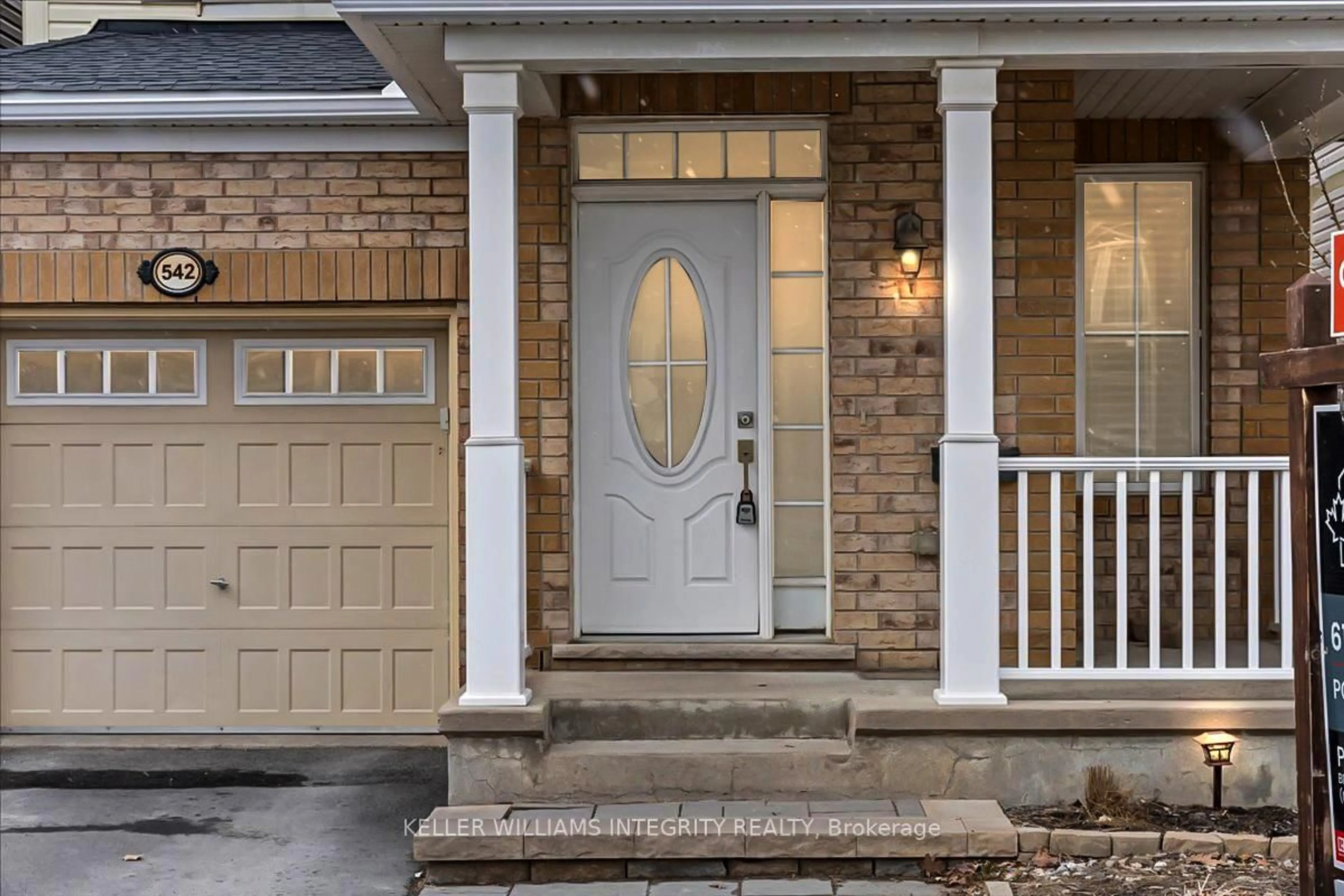Indoor entryway for 542 Dundonald Dr, Ottawa Ontario K2J 5X1