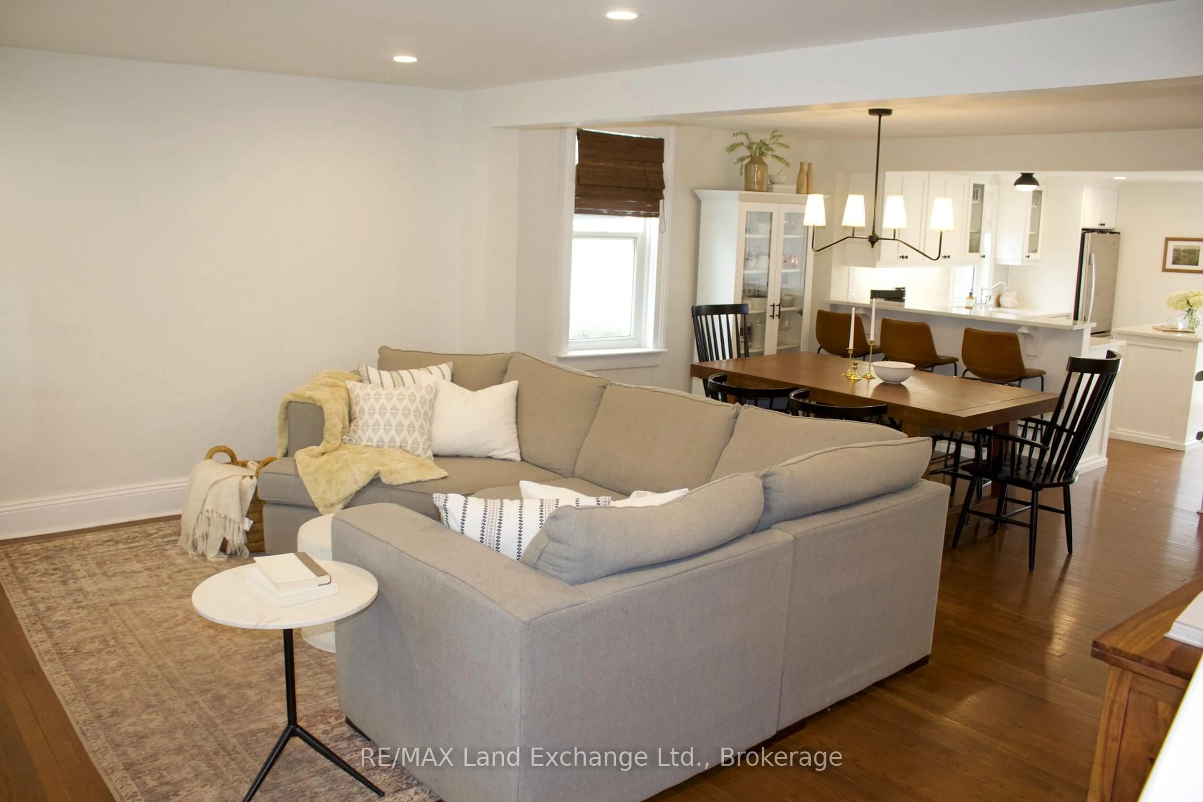 Living room with furniture, wood/laminate floor for 853 Olde Victoria St, Kincardine Ontario N2Z 2B6