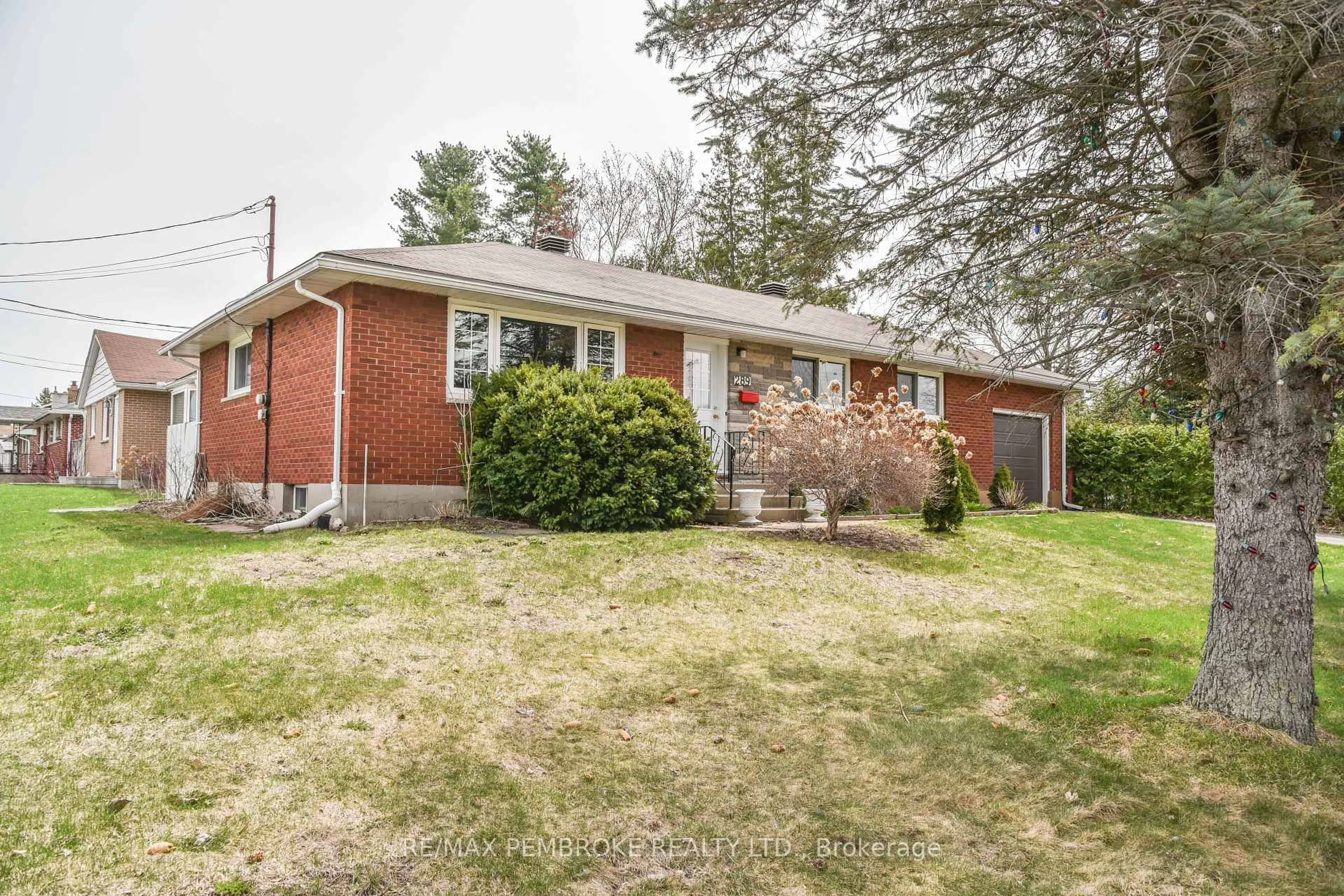 Home with brick exterior material, street for 289 Patricia Ave, Pembroke Ontario K8A 2B9