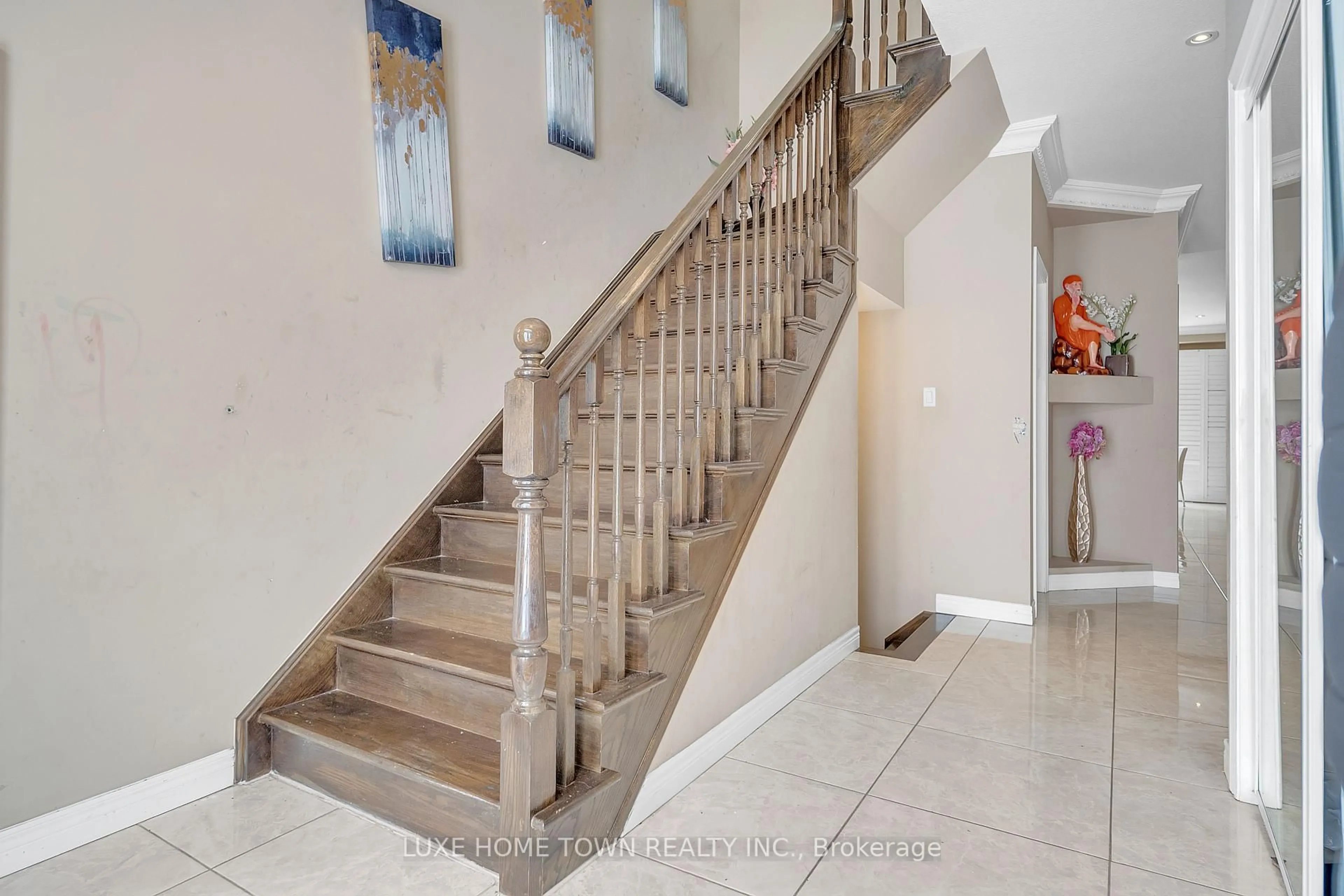 Stairs for 36 Chartwell Circ, Hamilton Ontario L9A 0B7