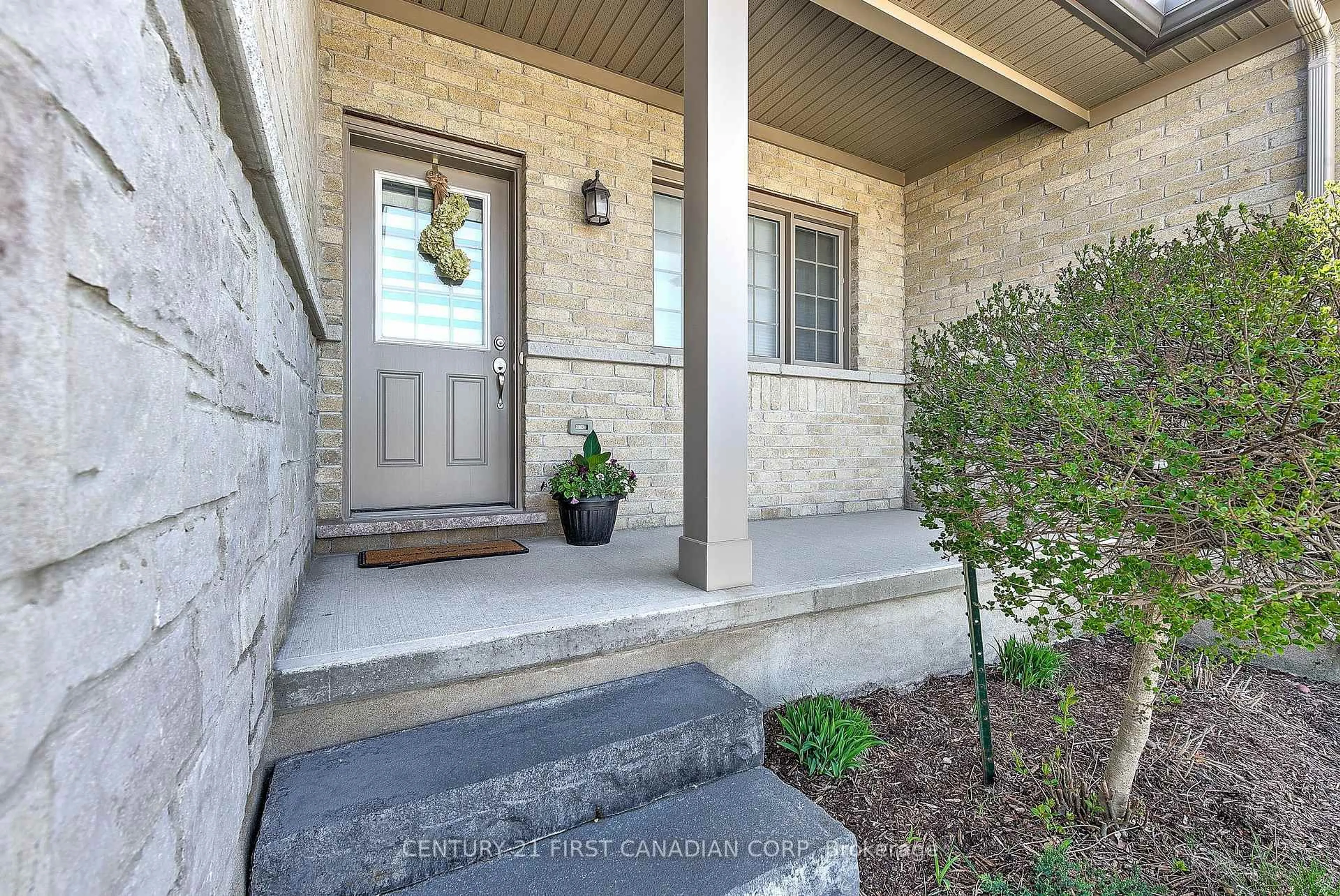 Indoor entryway for 1680 Bayswater Cres, London North Ontario N6G 0A9