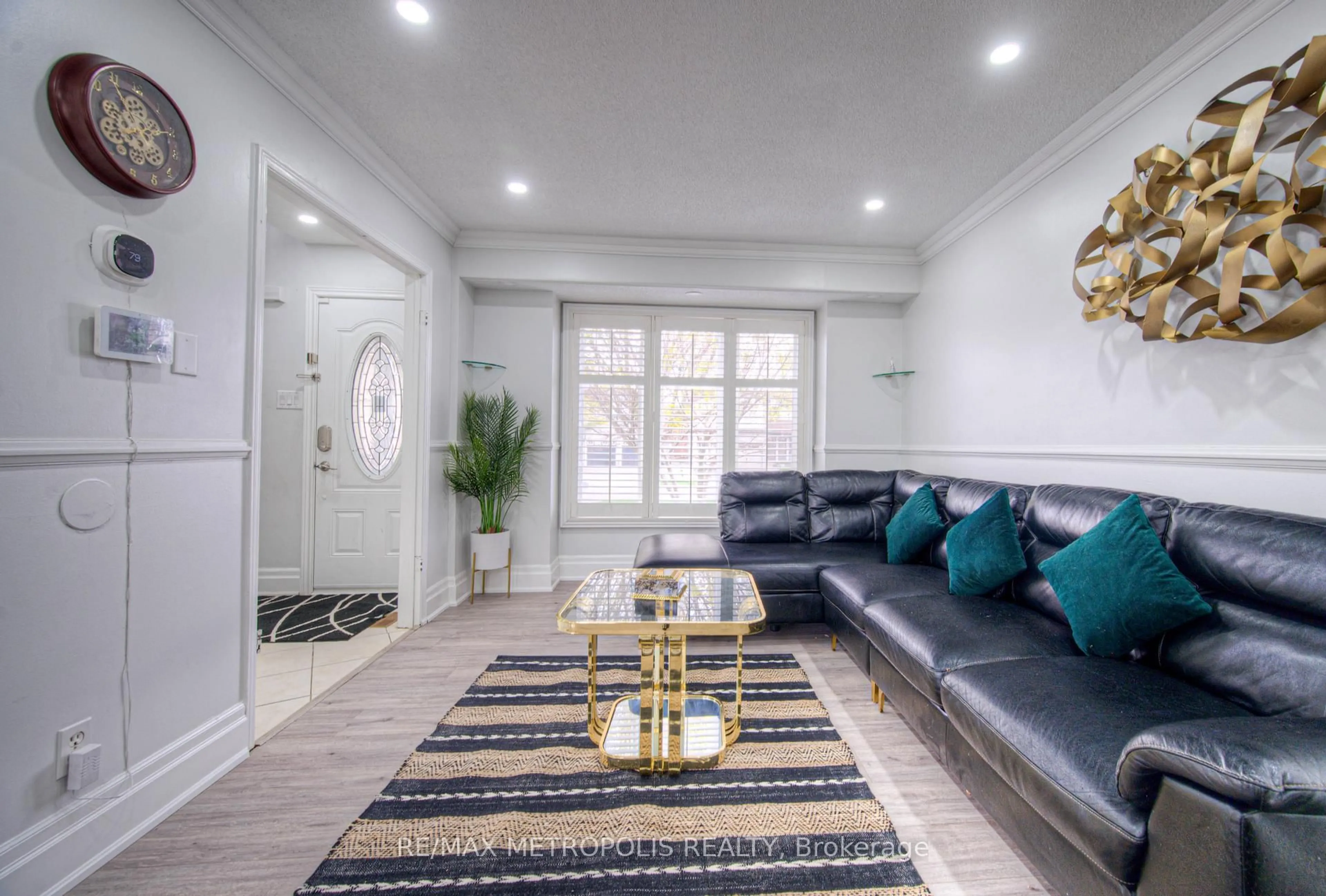Living room with furniture, unknown for 23 Glenvalley Dr, Cambridge Ontario N1T 1P3