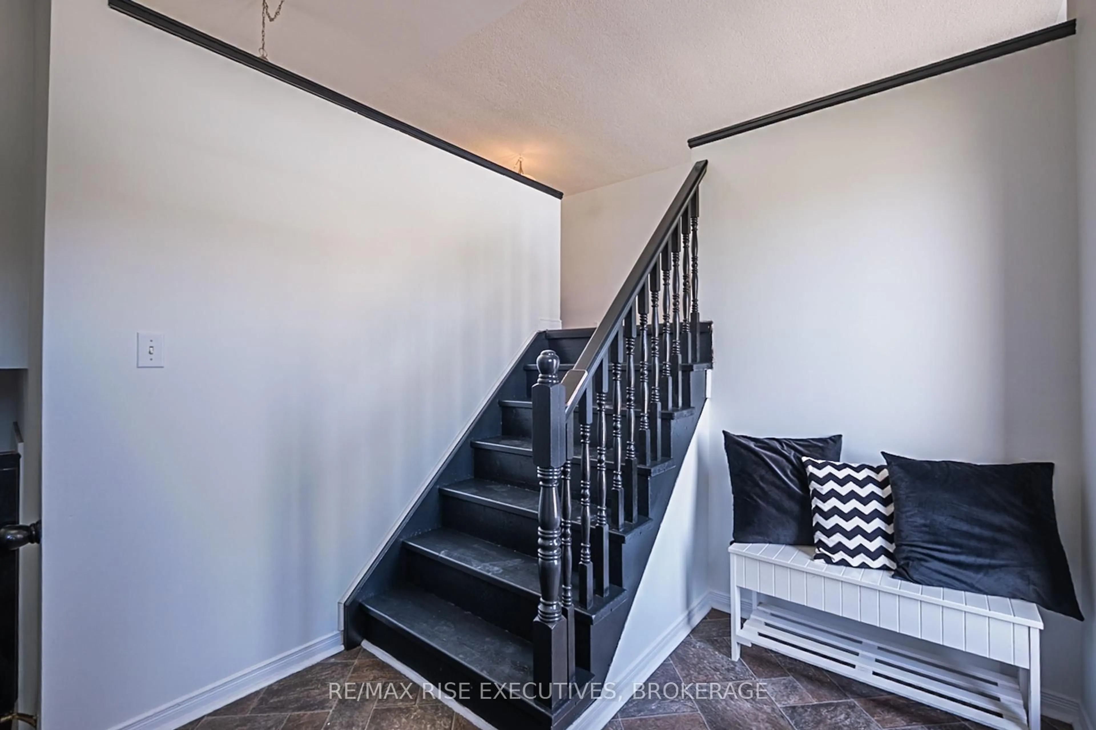 Unknown for 663 Barnsley Cres, Kingston Ontario K7M 8X4