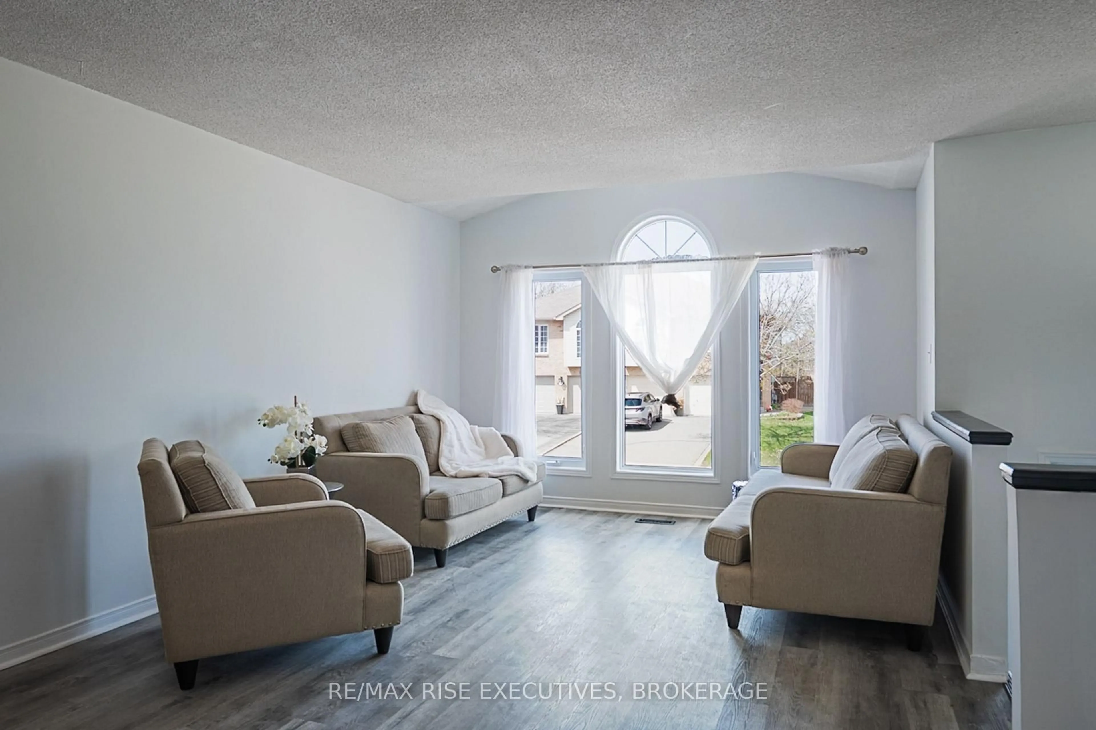 Living room with furniture, unknown for 663 Barnsley Cres, Kingston Ontario K7M 8X4