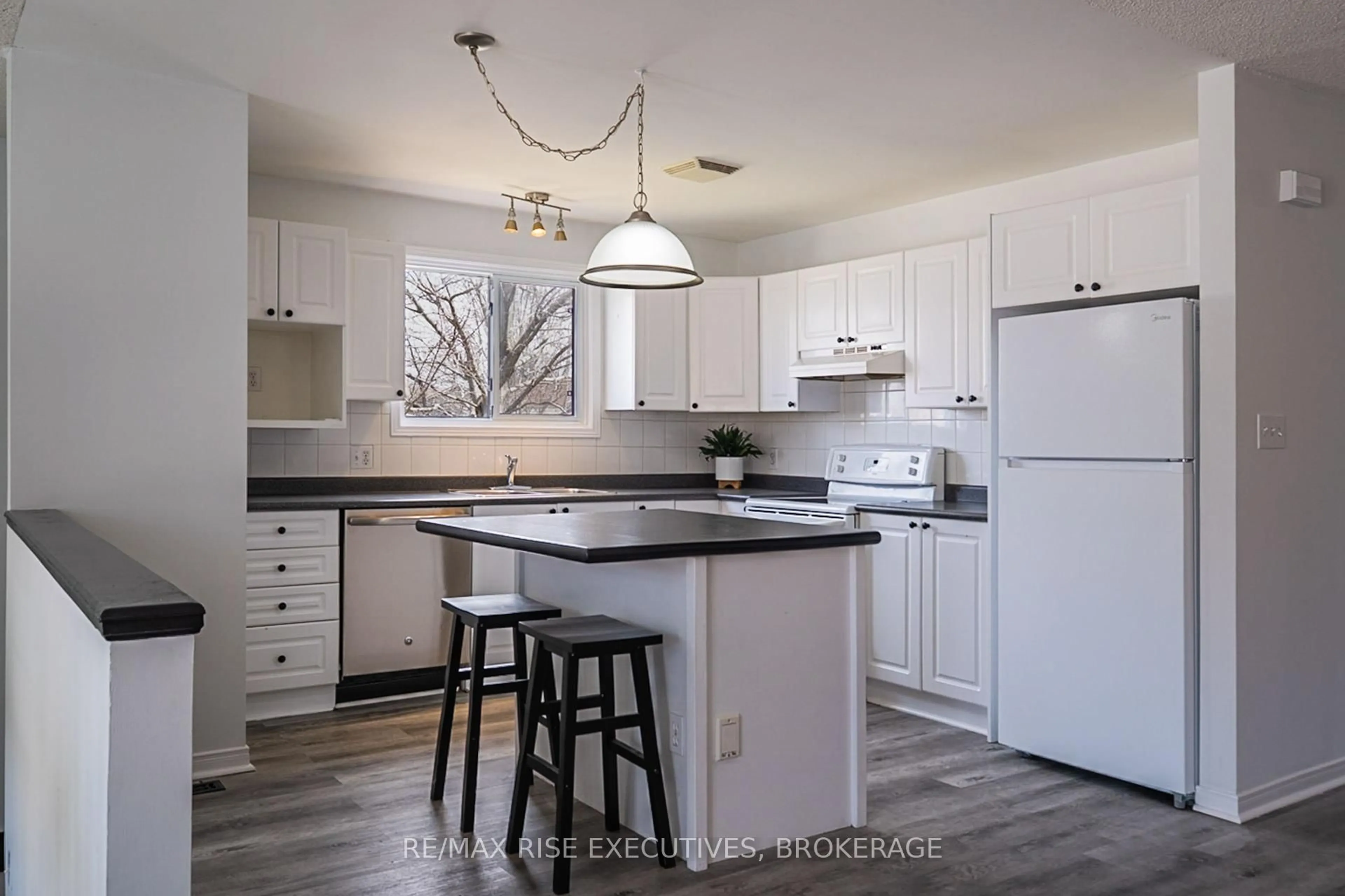 Open concept kitchen, unknown for 663 Barnsley Cres, Kingston Ontario K7M 8X4