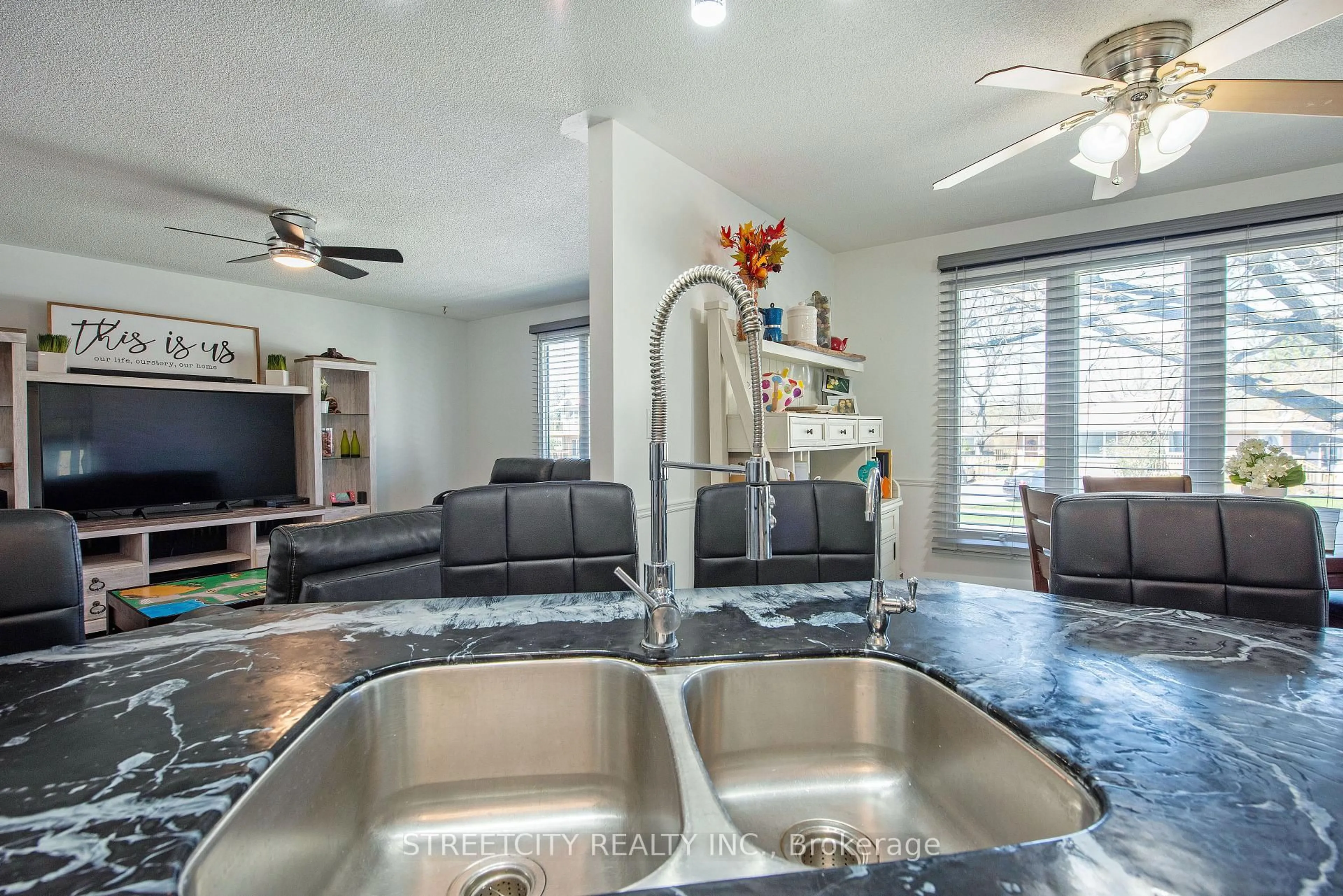 Open concept kitchen, unknown for 8571 Glendon Dr, Strathroy Caradoc Ontario N0L 1W0
