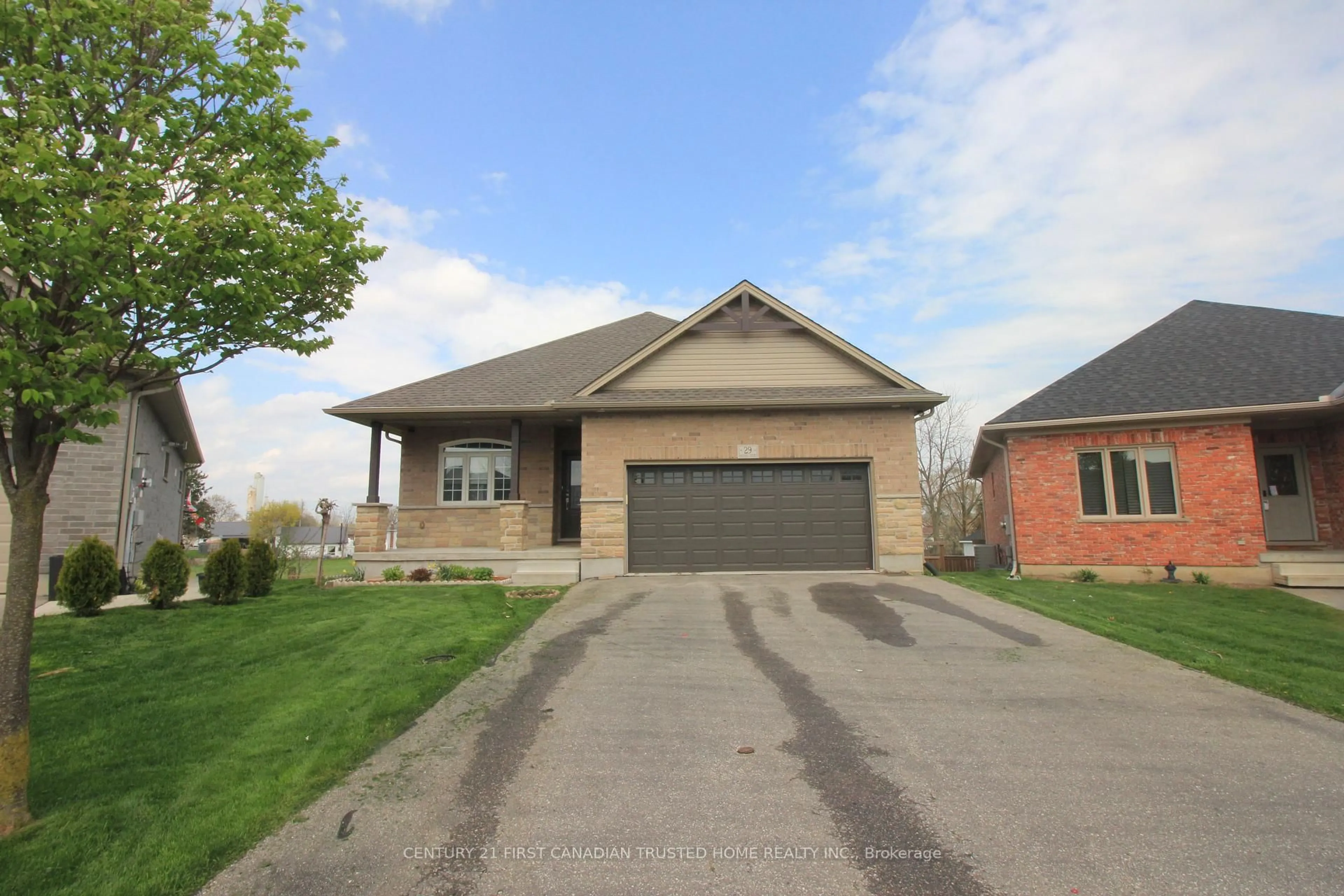 Home with brick exterior material, street for 29 Hedges Crt, St. Thomas Ontario N5R 6G4
