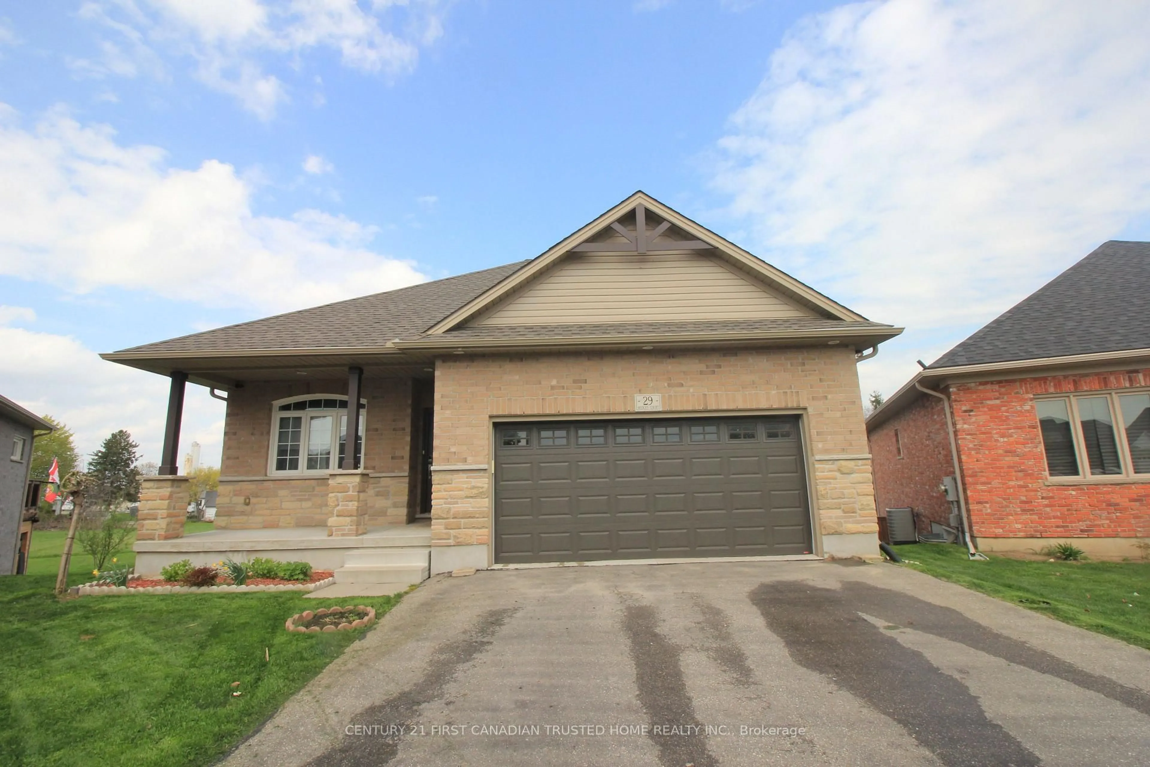 Home with brick exterior material, street for 29 Hedges Crt, St. Thomas Ontario N5R 6G4