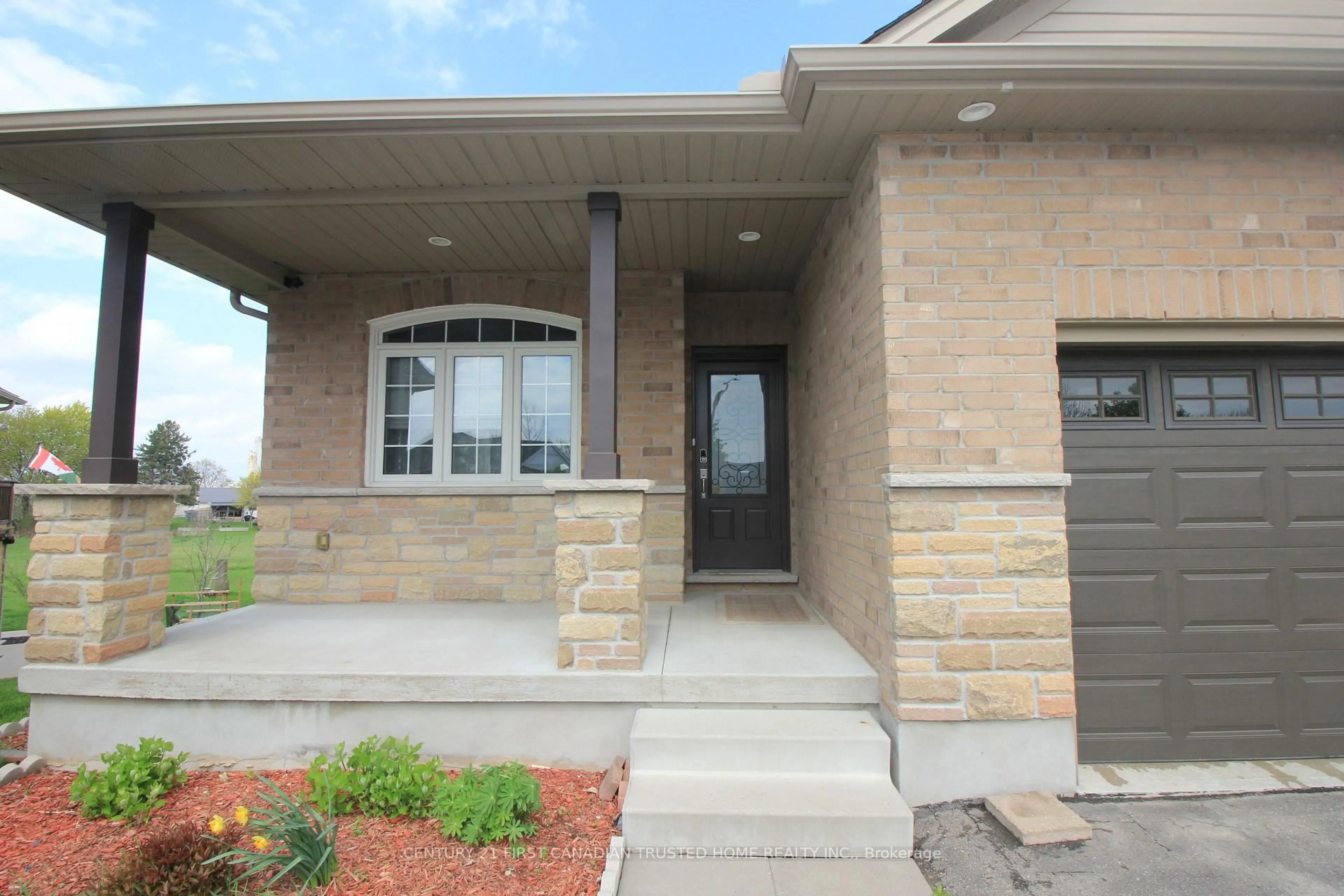 Home with brick exterior material, street for 29 Hedges Crt, St. Thomas Ontario N5R 6G4