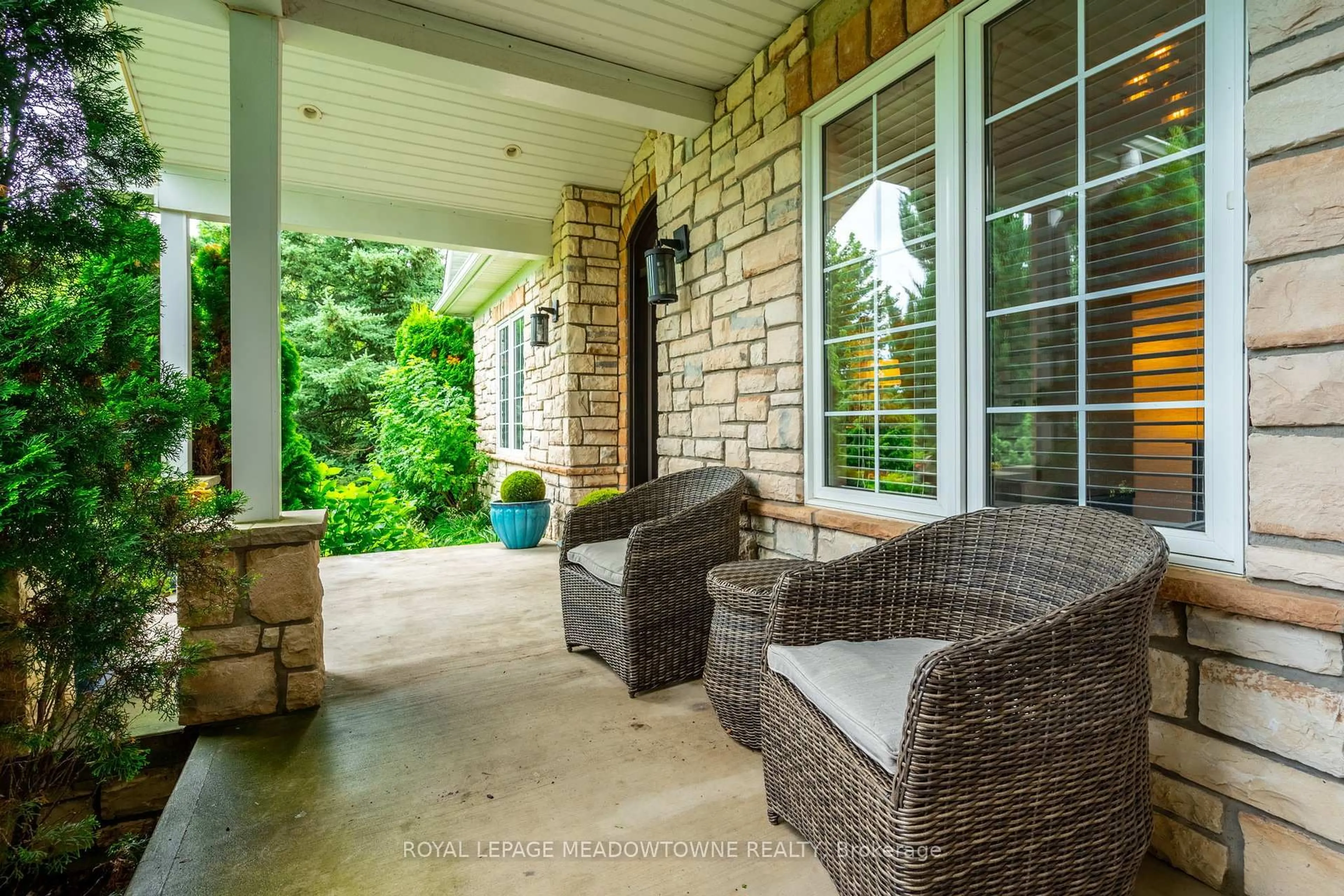 Patio, street for 128 Carlisle Rd, Hamilton Ontario L8B 0Z8