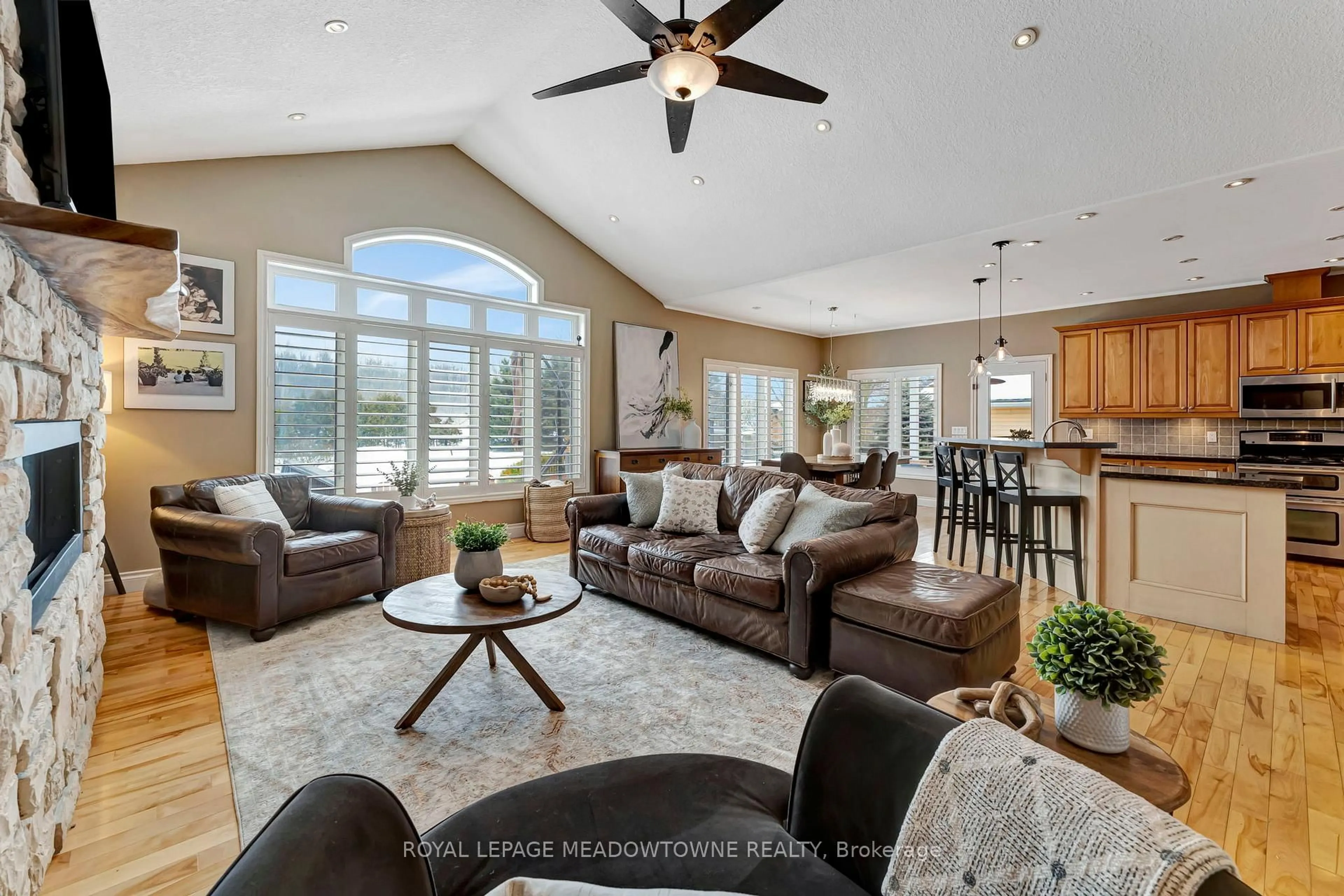 Living room with furniture, ceramic/tile floor for 128 Carlisle Rd, Hamilton Ontario L8B 0Z8