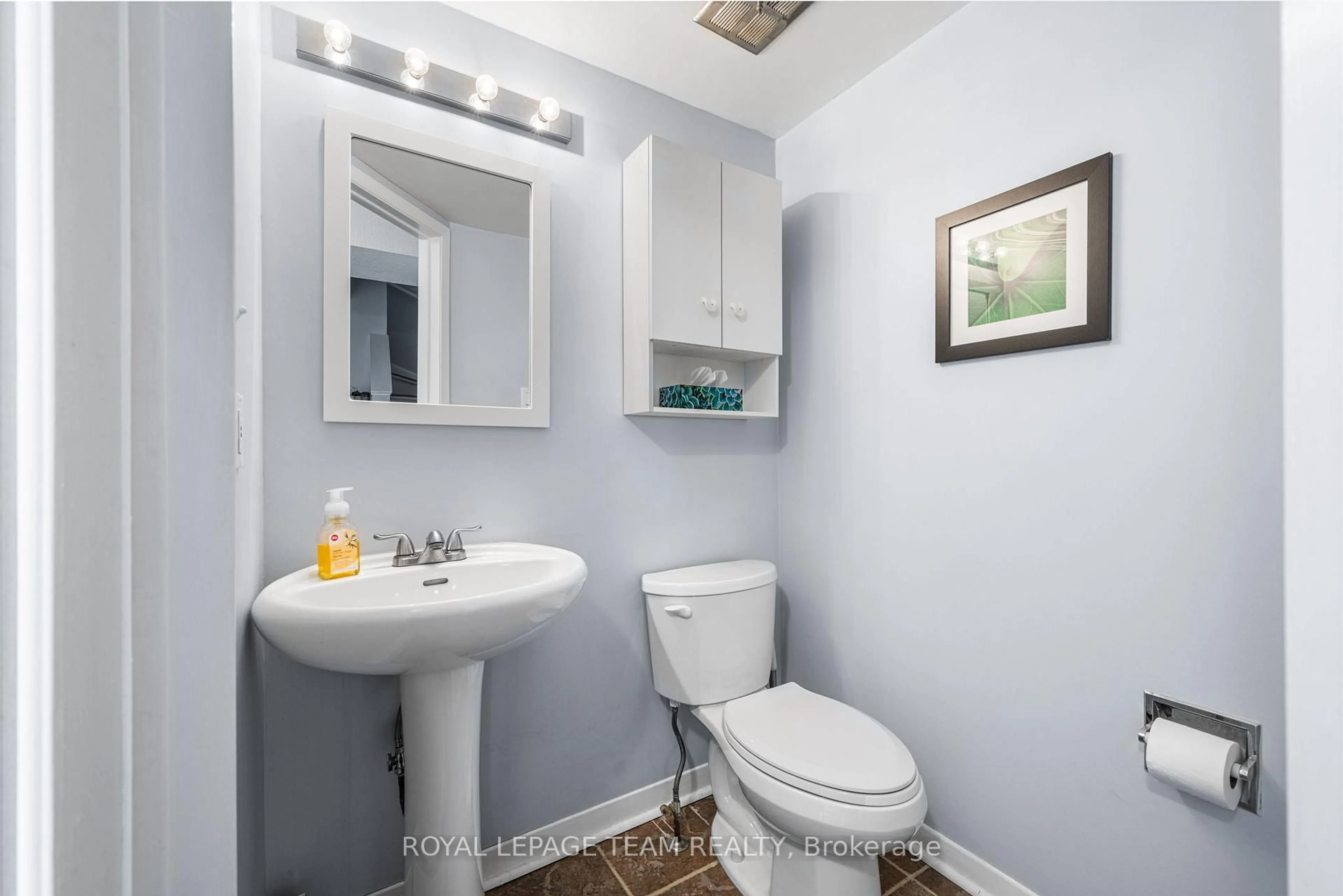 Standard bathroom, ceramic/tile floor for 1529 Thurlow St, Orleans Ontario K4A 2K9