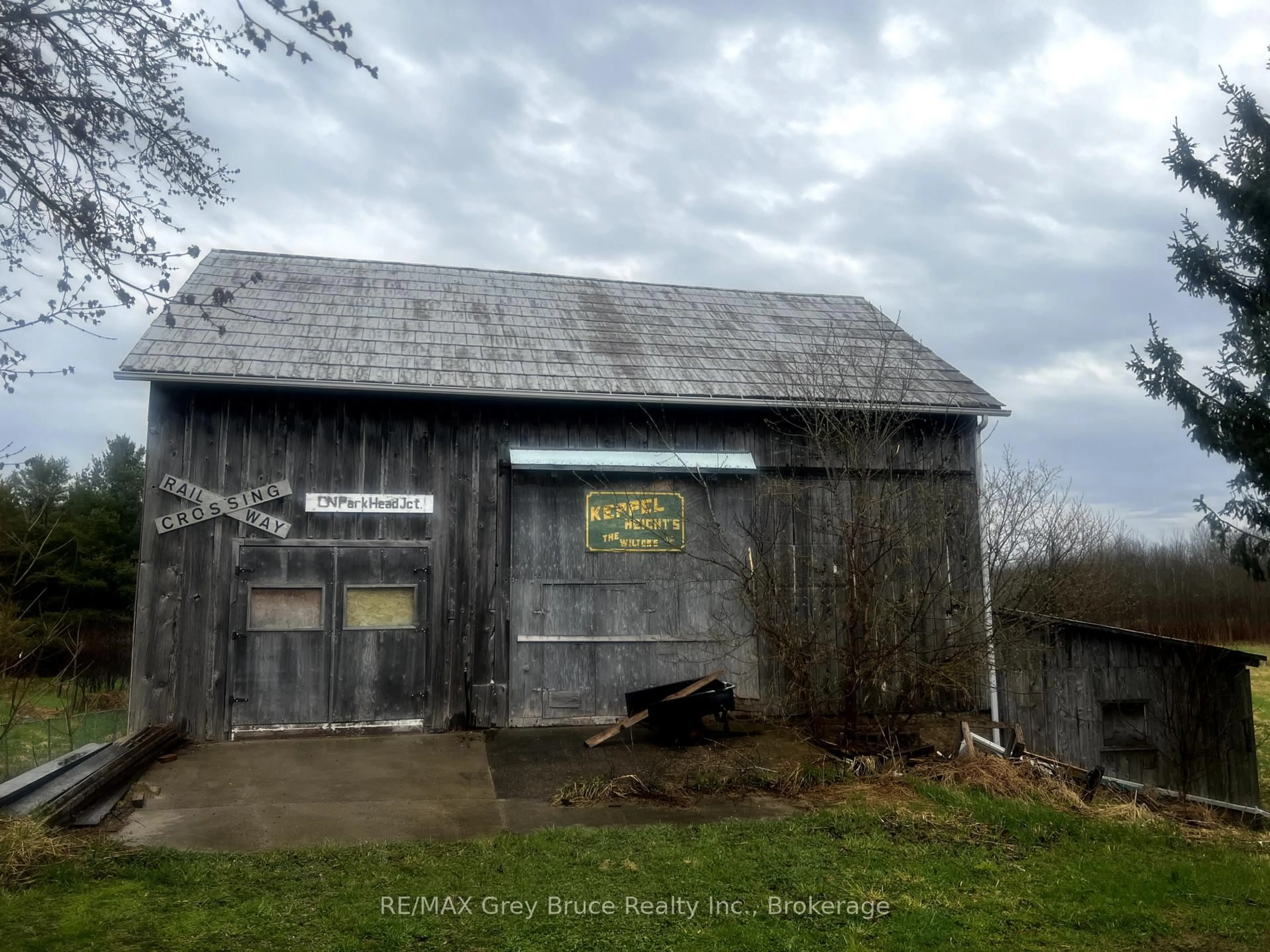 Shed for 10179 6 Highway, Georgian Bluffs Ontario N0H 2T0