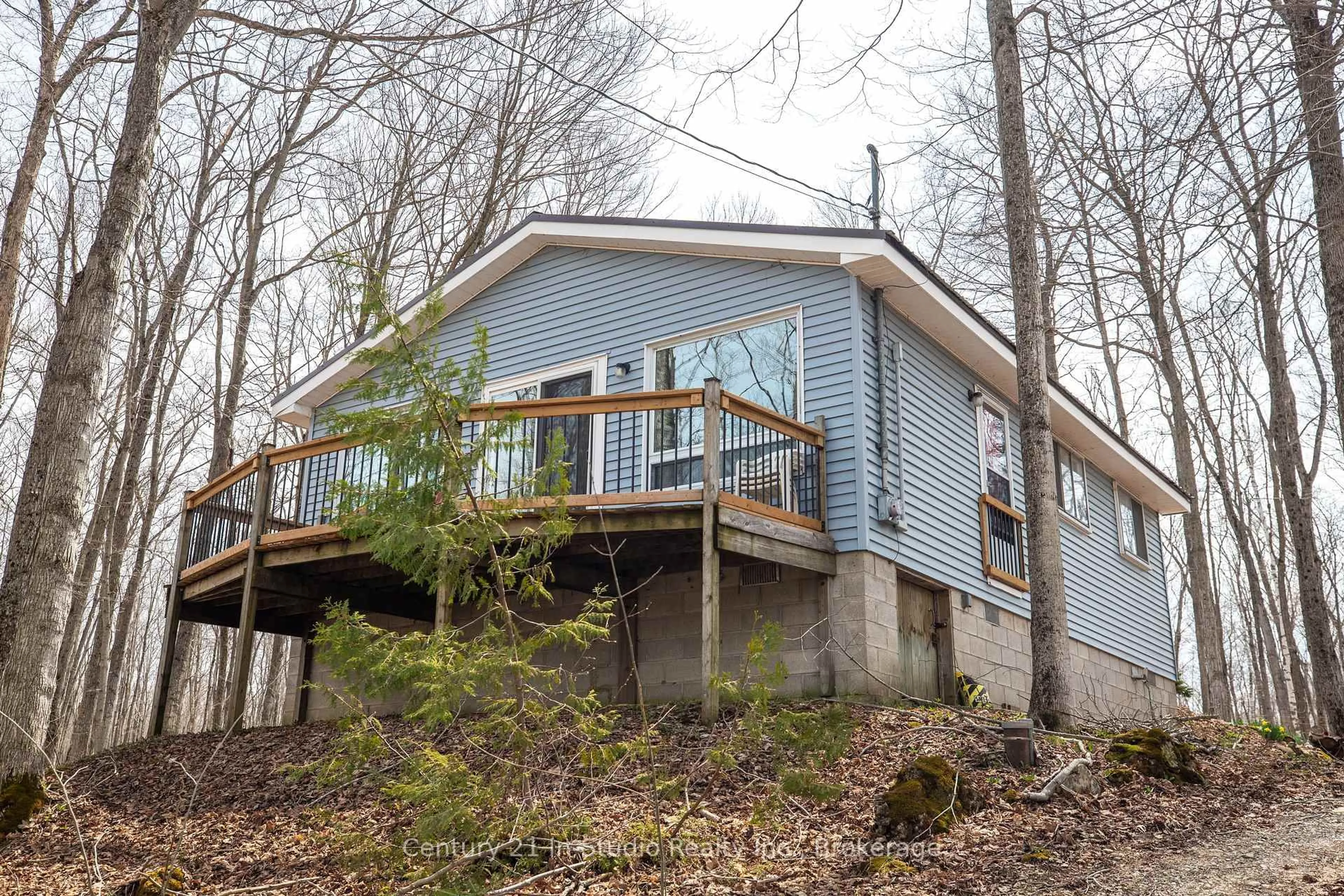 Home with vinyl exterior material, unknown for 149 Tammy's Cove Rd, Northern Bruce Peninsula Ontario N0H 1W0