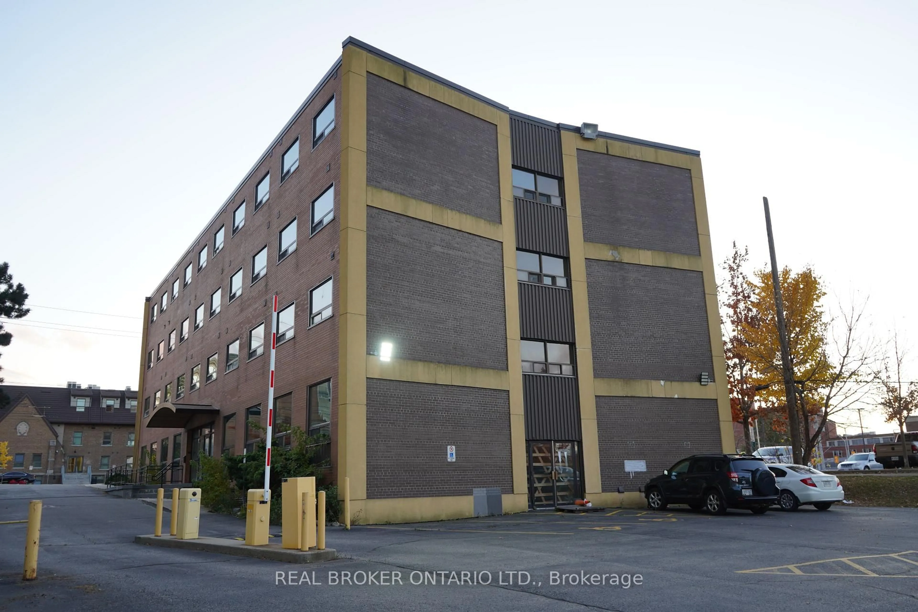 Unknown for 824 King St, Kitchener Ontario N2G 1G1