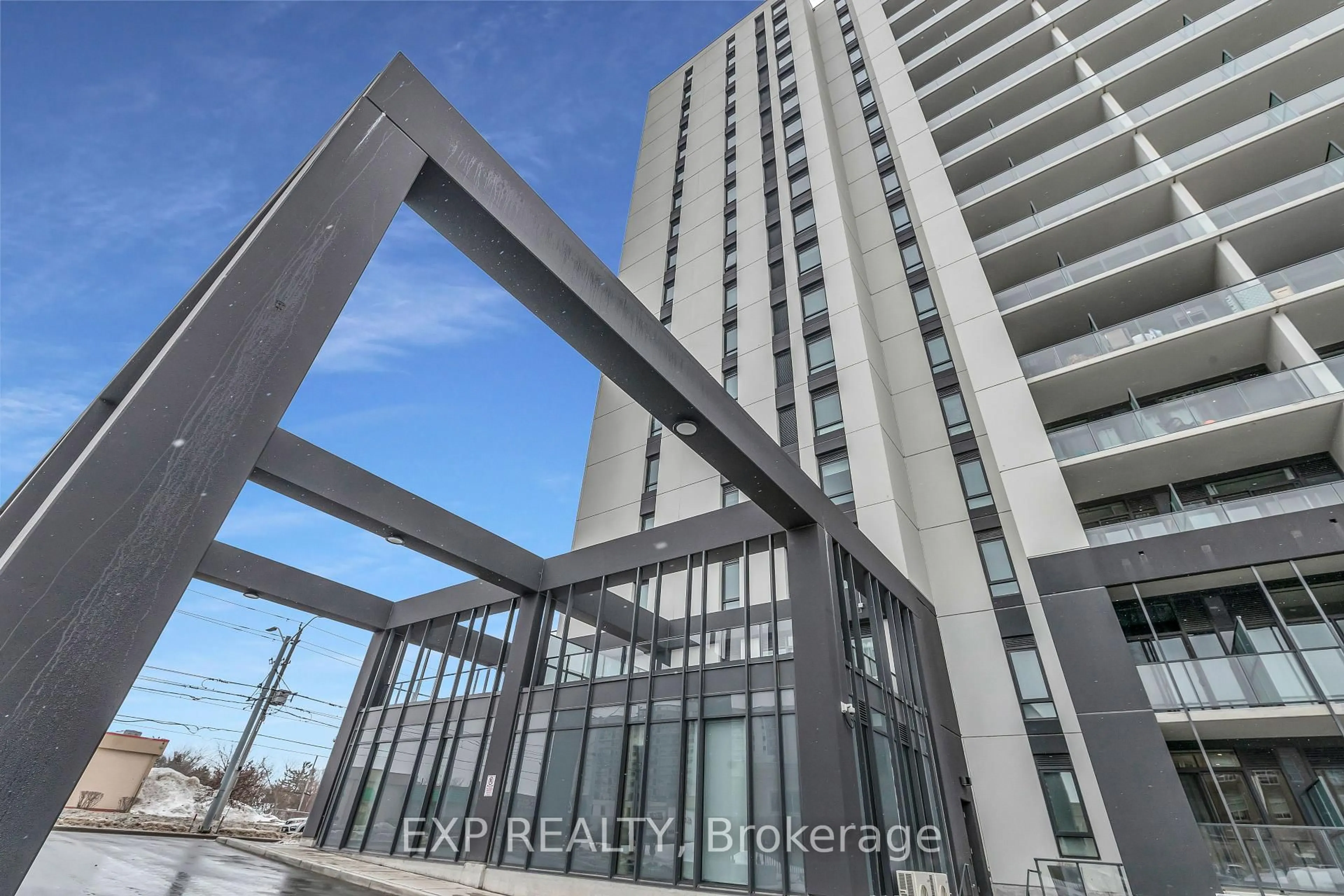 Indoor foyer for 741 King St #102, Kitchener Ontario N2H 1E5