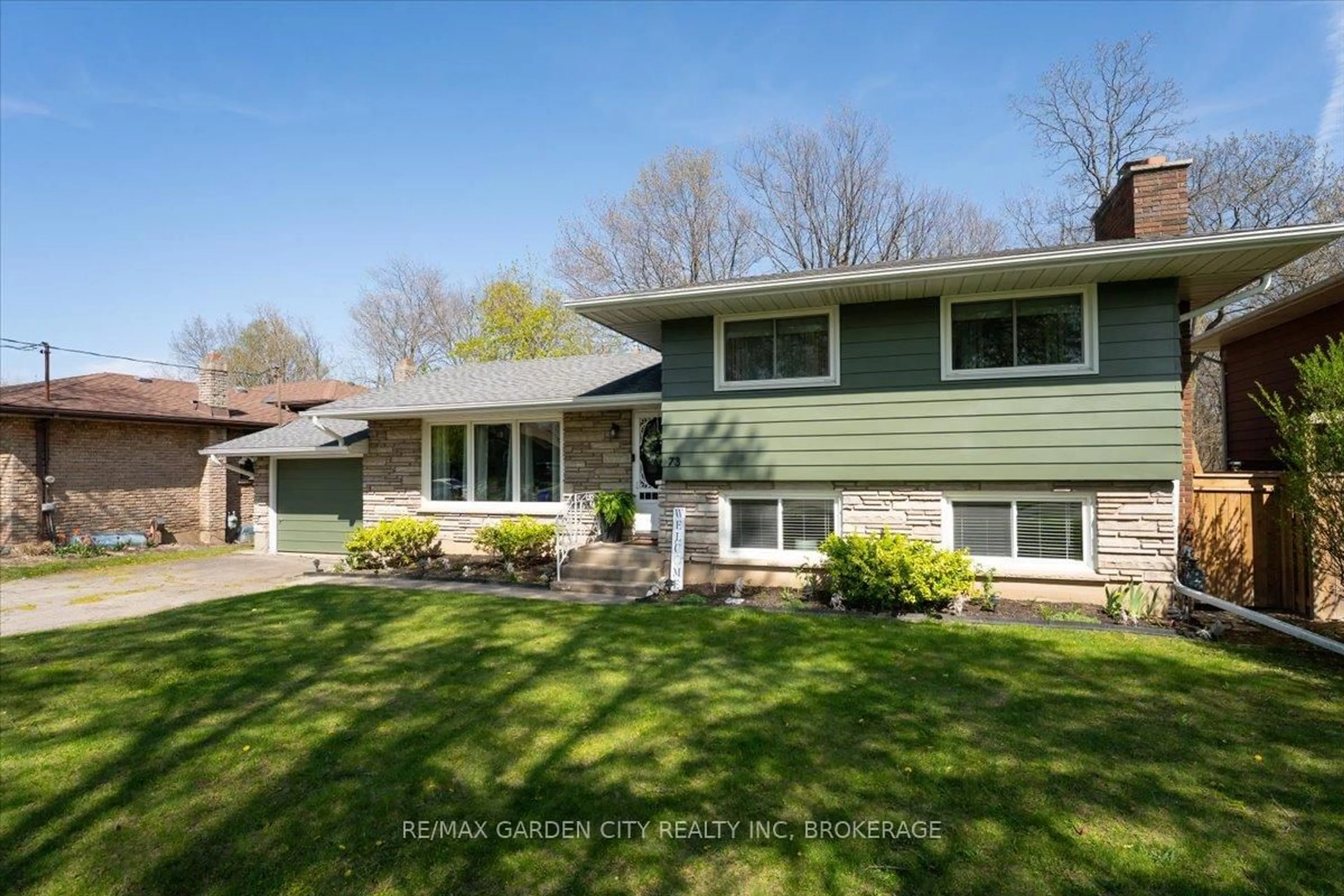 Home with vinyl exterior material, street for 73 Alexandra Blvd, St. Catharines Ontario L2P 1K2