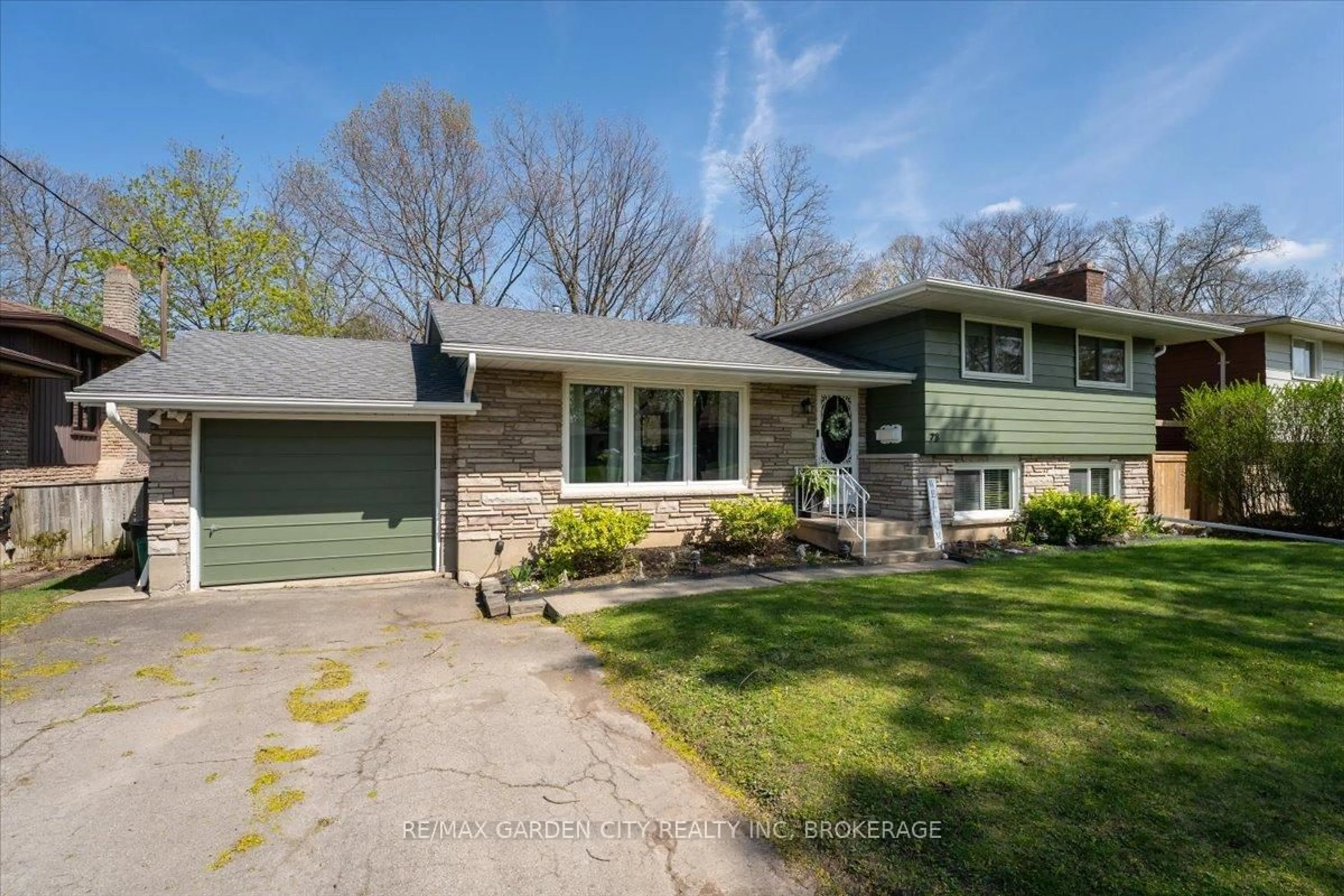 Home with vinyl exterior material, street for 73 Alexandra Blvd, St. Catharines Ontario L2P 1K2