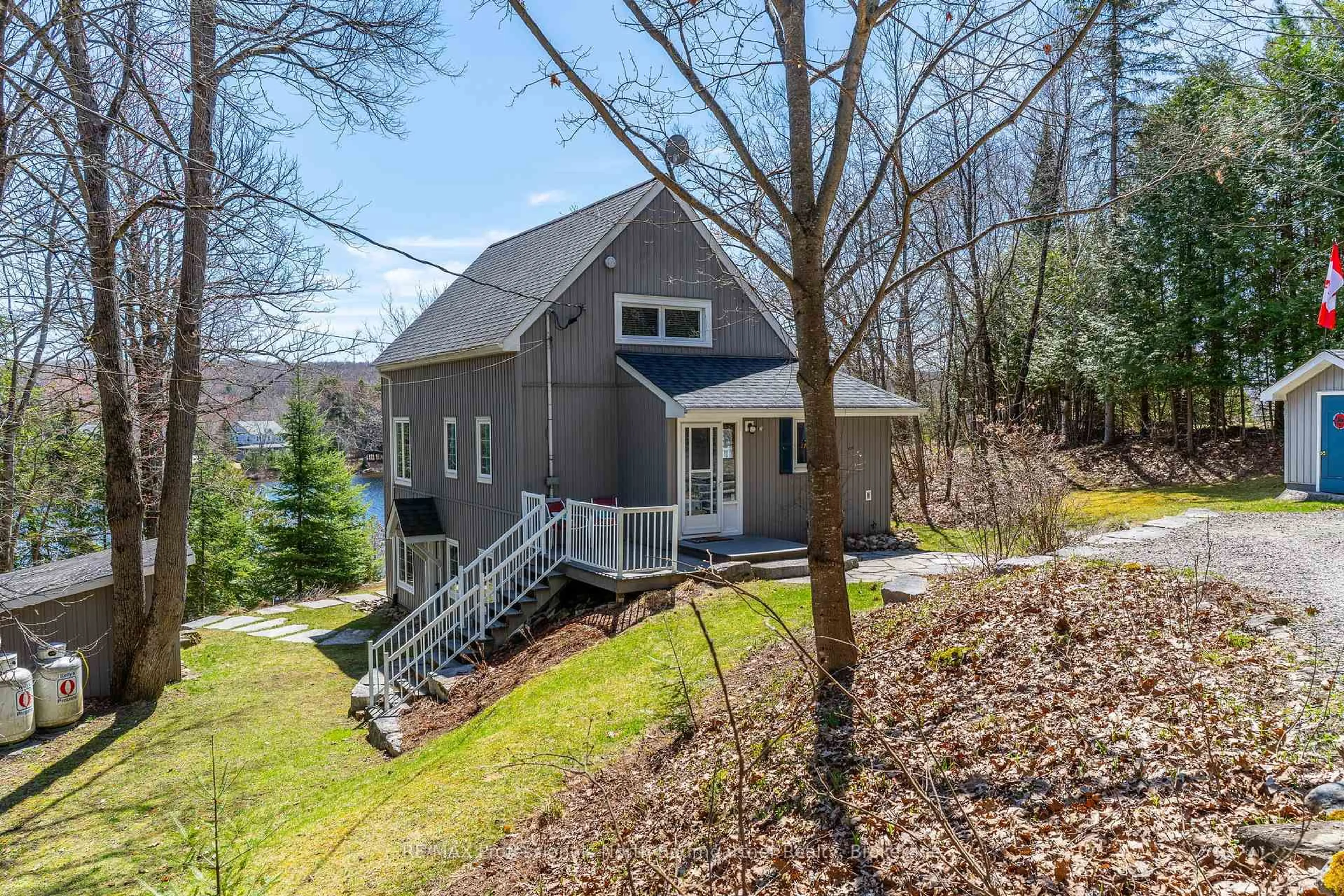Home with vinyl exterior material, water/lake/river/ocean view for 1025 Yukon Tr, Minden Hills Ontario K0M 2K0
