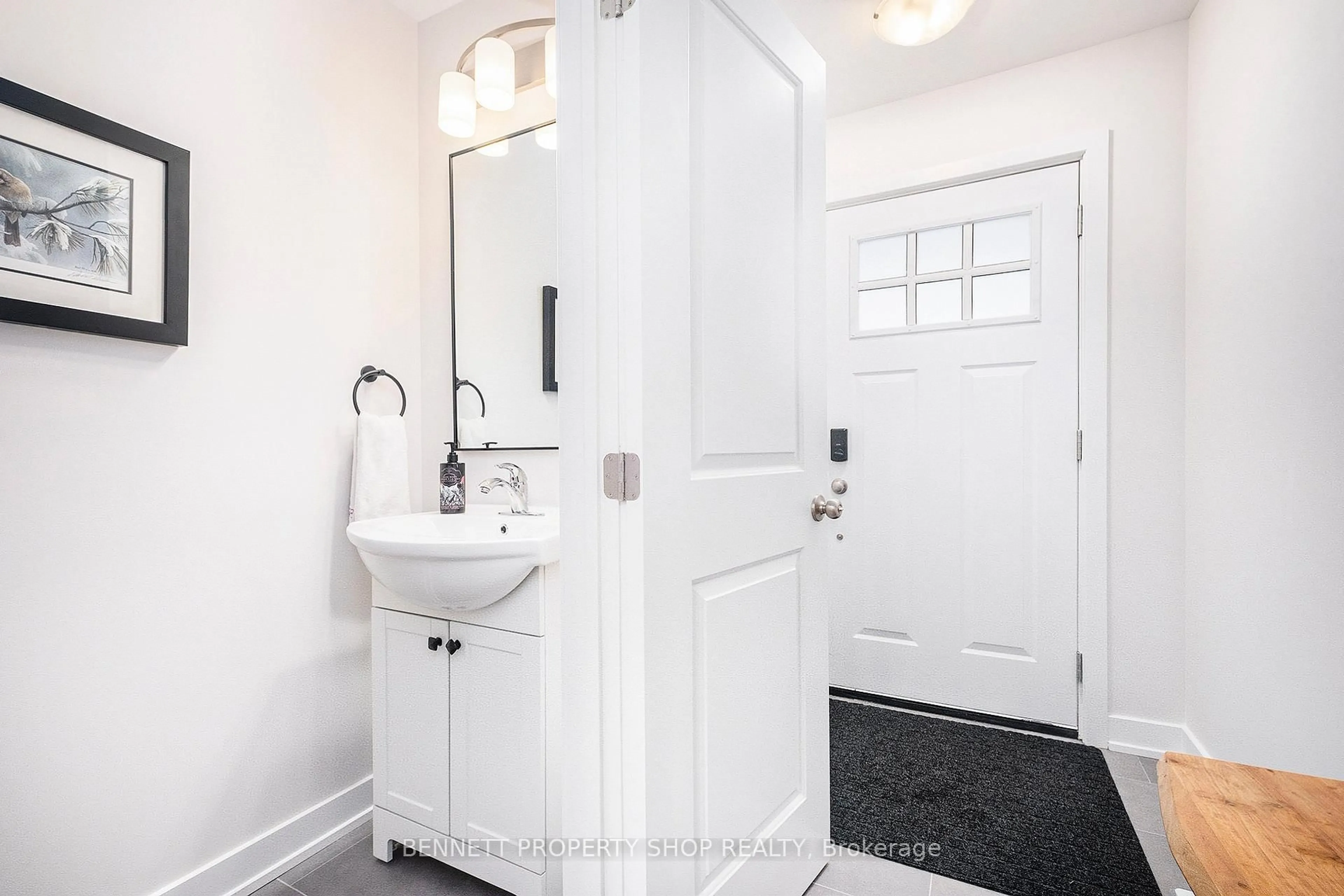 Standard bathroom, ceramic/tile floor for 63 Whitcomb Cres, Smiths Falls Ontario K7A 0C2