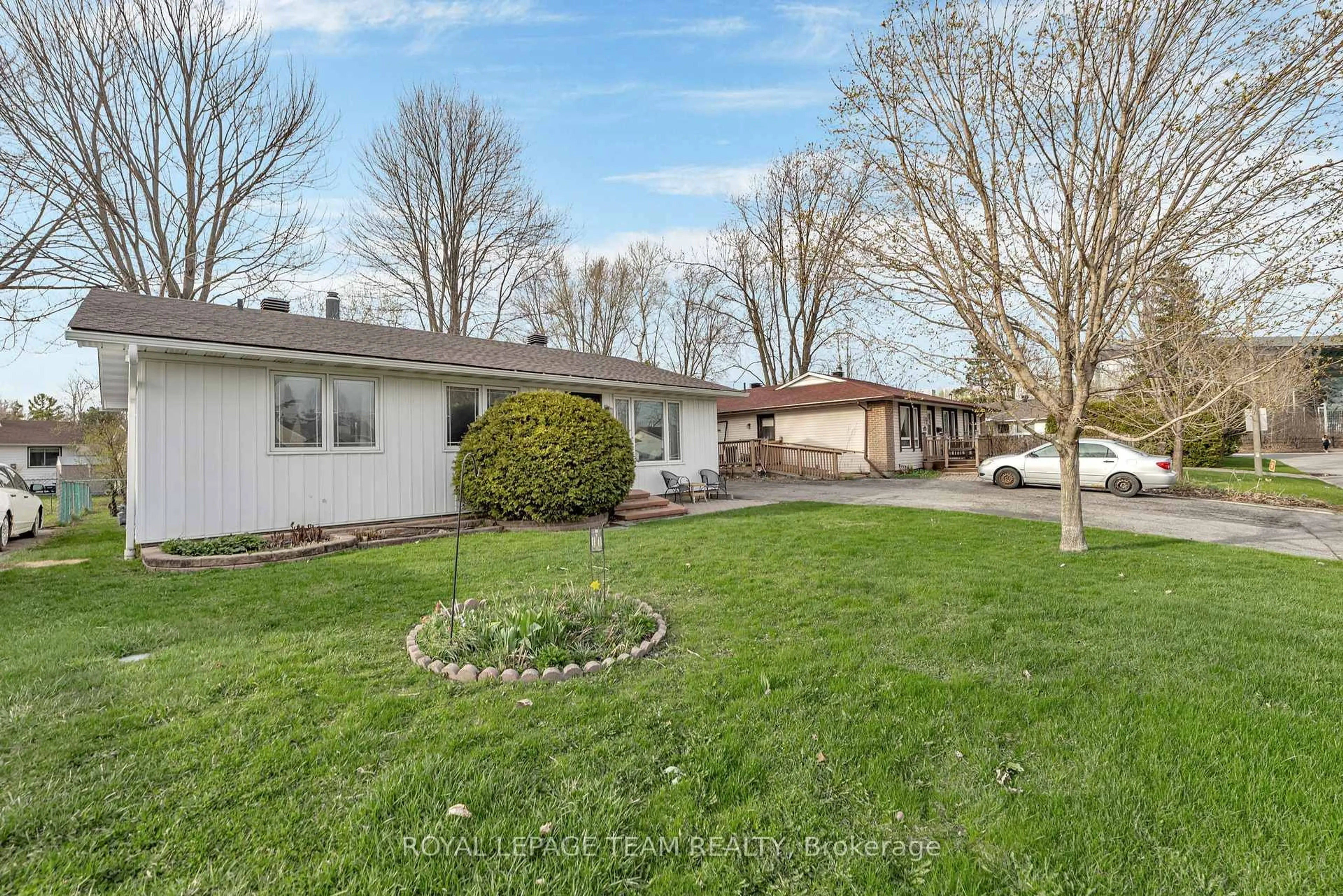 Patio, unknown for 1443 Rainbow Cres, Ottawa Ontario K1J 8E3