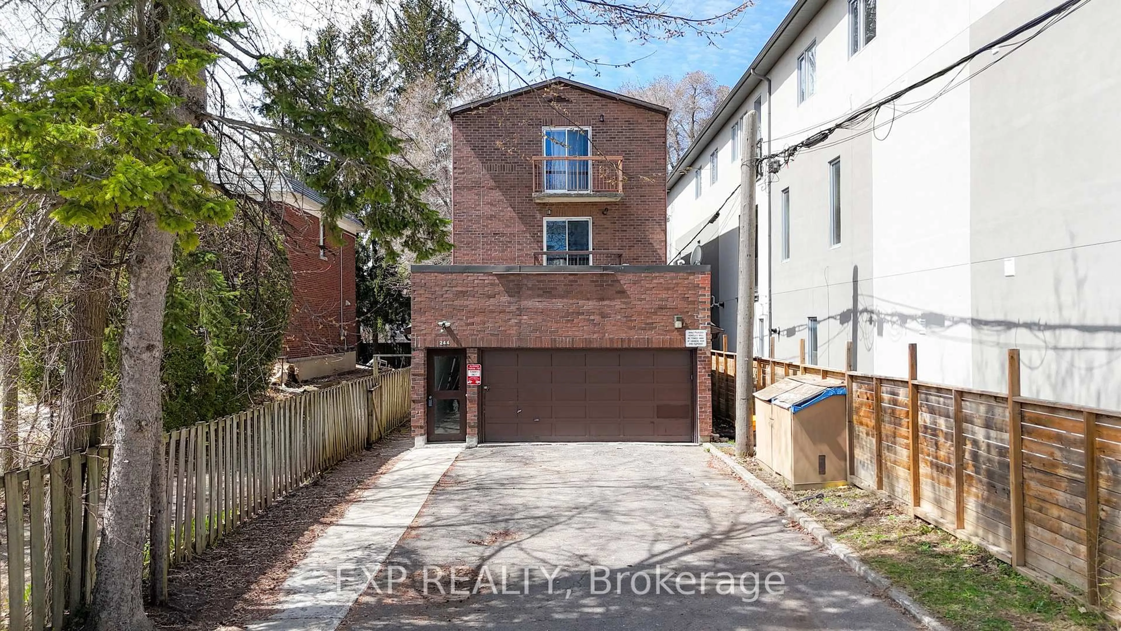 A pic from outside/outdoor area/front of a property/back of a property/a pic from drone, street for 244 Westhaven Cres, Ottawa Ontario K1Z 7G3