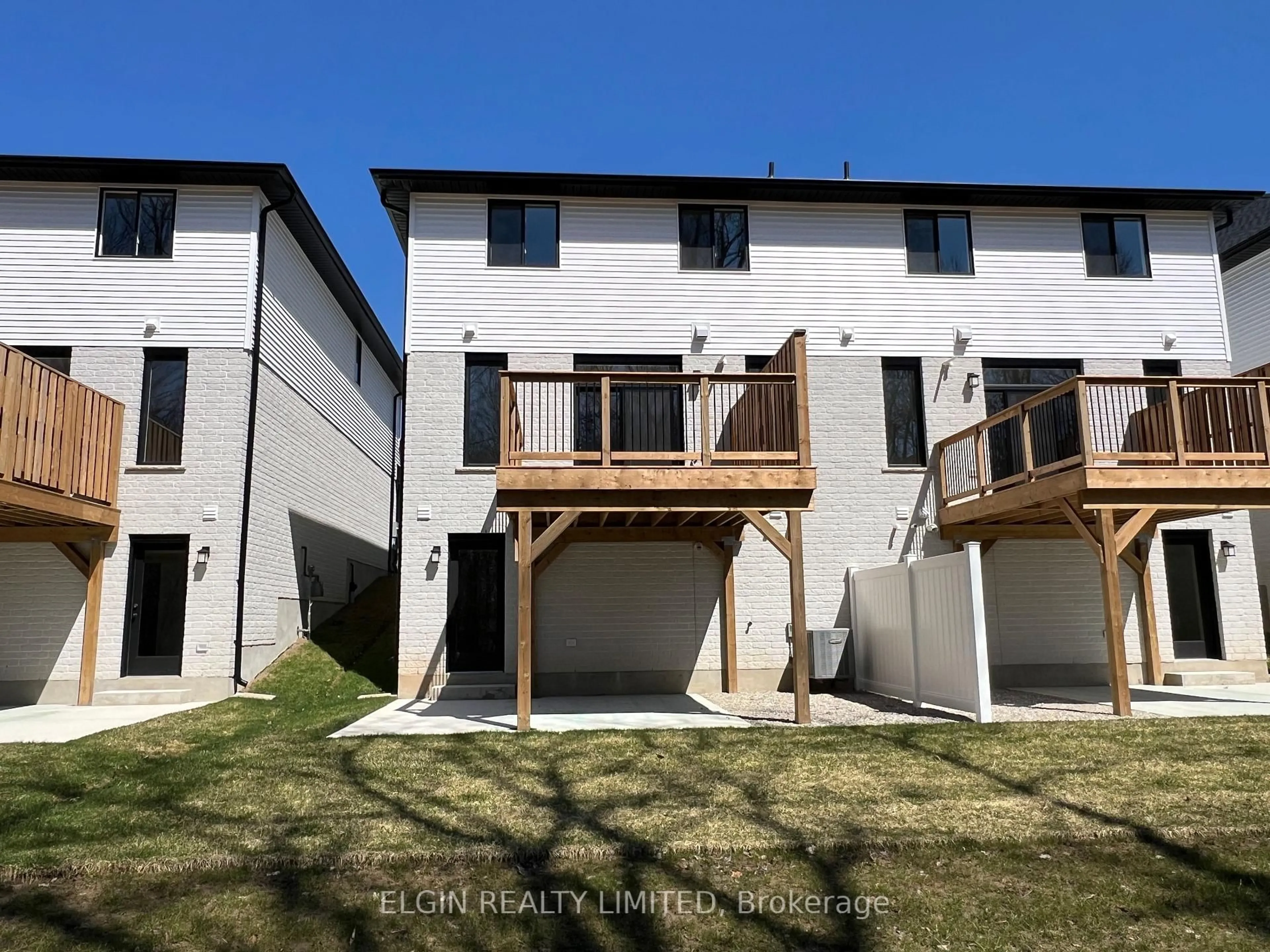 A pic from outside/outdoor area/front of a property/back of a property/a pic from drone, unknown for 25-49 Royal Dornoch Dr, St. Thomas Ontario N5R 0P4
