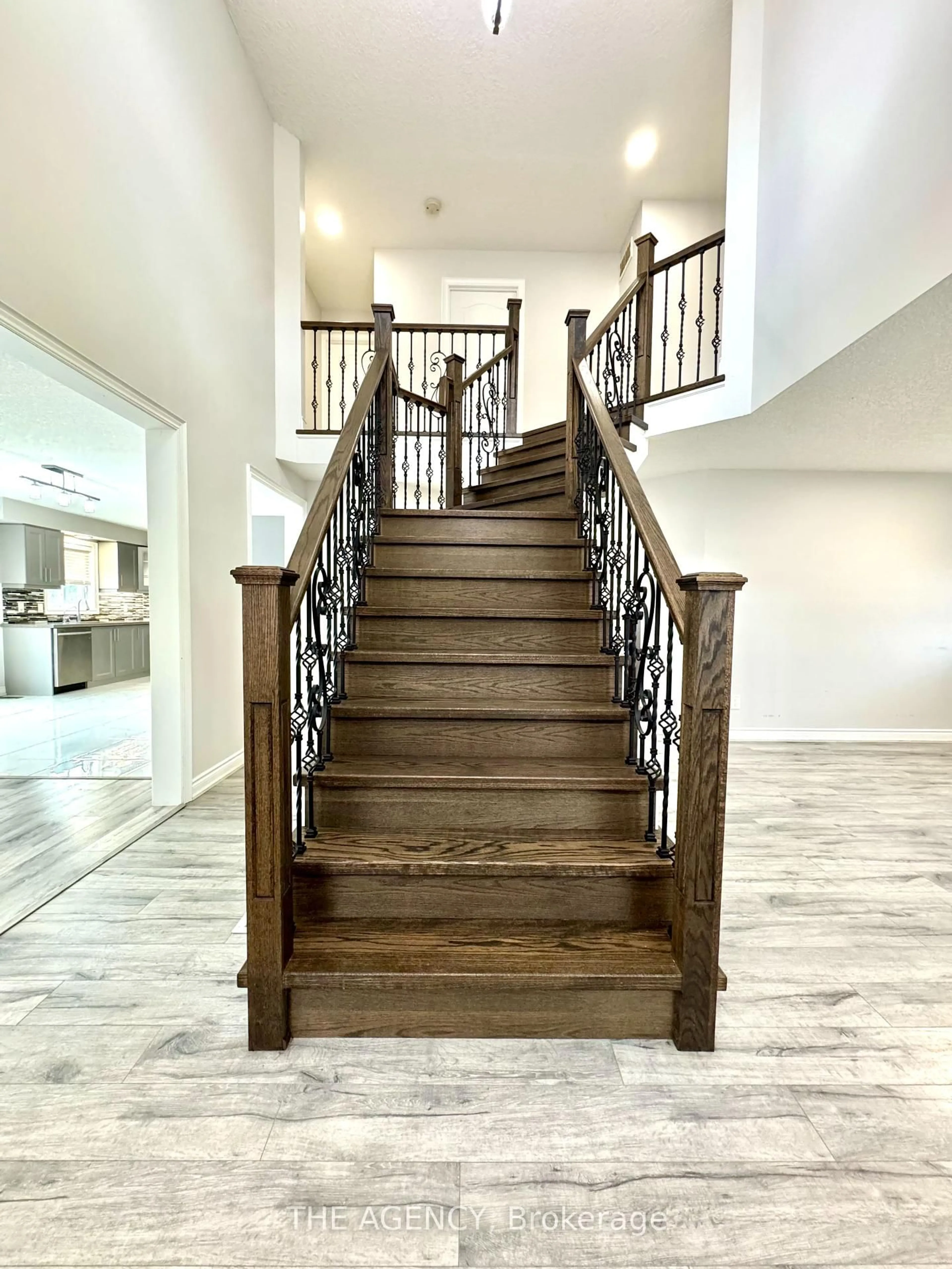 Indoor foyer for 687 Spitfire St, Woodstock Ontario N4T 0B1